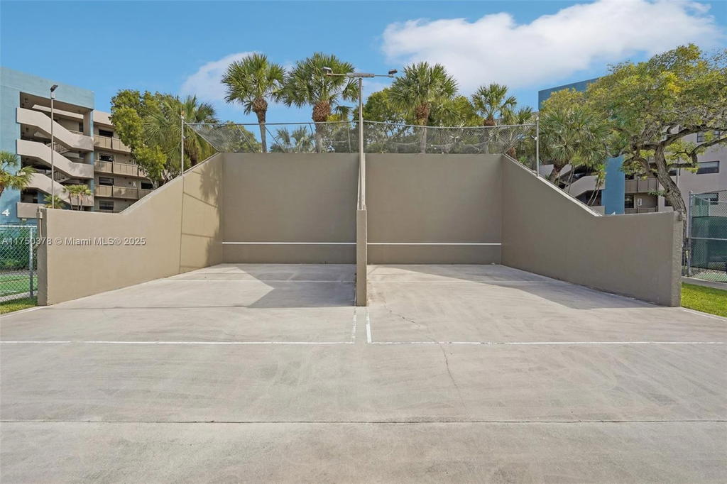 Real estate property located at 900 Colony Point Cir #408, Broward, Colony Point 1 Condo, Pembroke Pines, FL