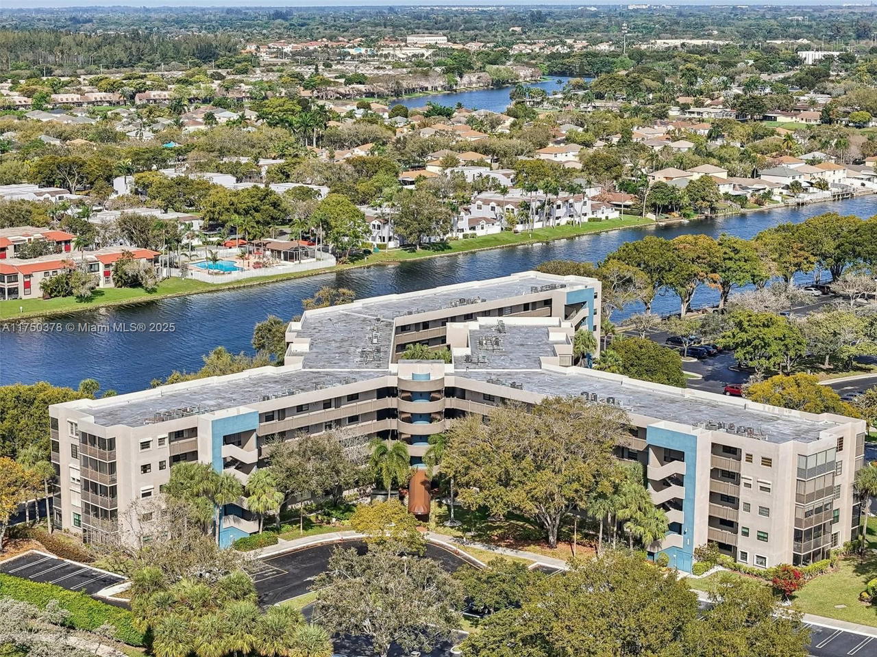 Real estate property located at 900 Colony Point Cir #408, Broward, Colony Point 1 Condo, Pembroke Pines, FL