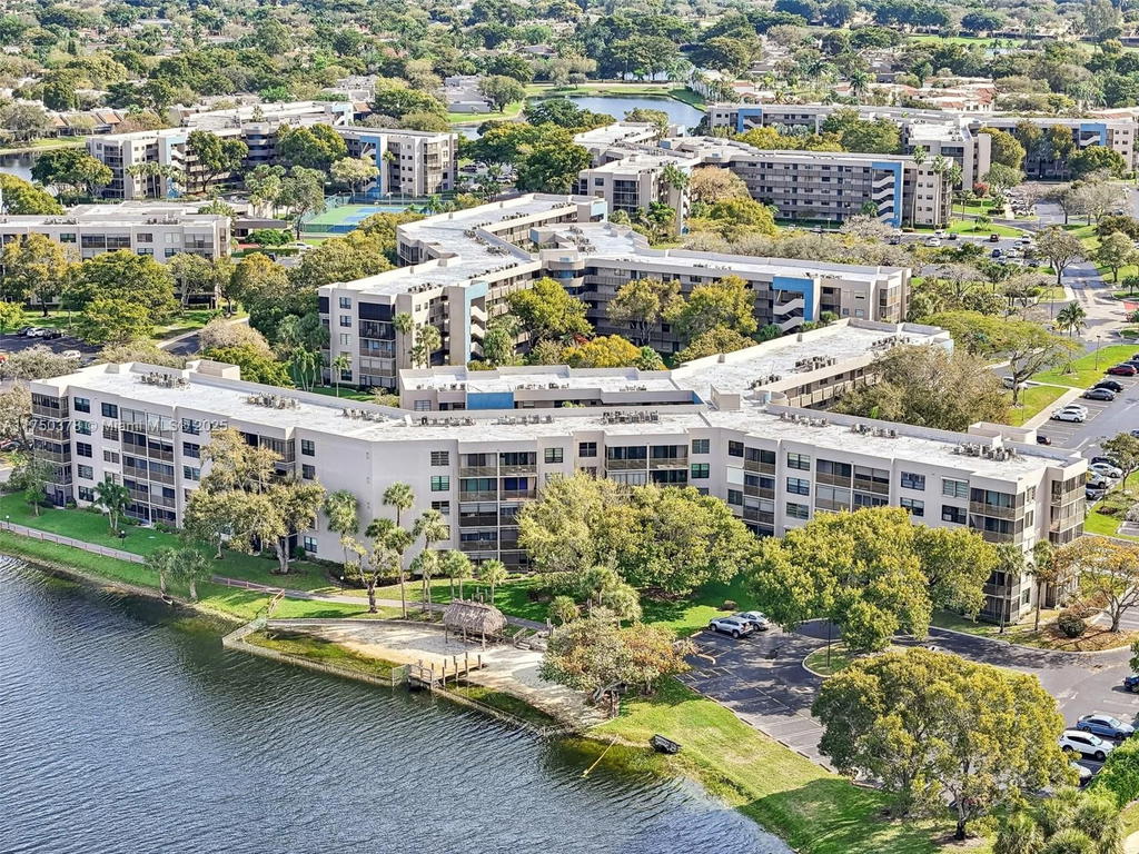 Real estate property located at 900 Colony Point Cir #408, Broward, Colony Point 1 Condo, Pembroke Pines, FL