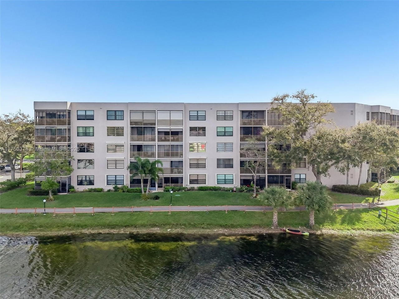 Real estate property located at 900 Colony Point Cir #408, Broward, Colony Point 1 Condo, Pembroke Pines, FL