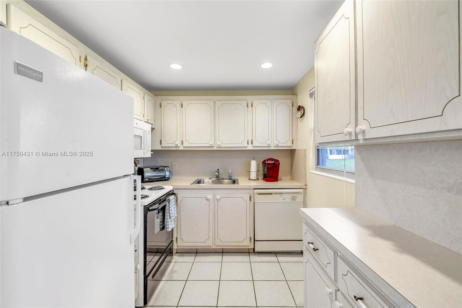 Real estate property located at 73 Farnham D #73, Broward, Farnham D Condo, Deerfield Beach, FL
