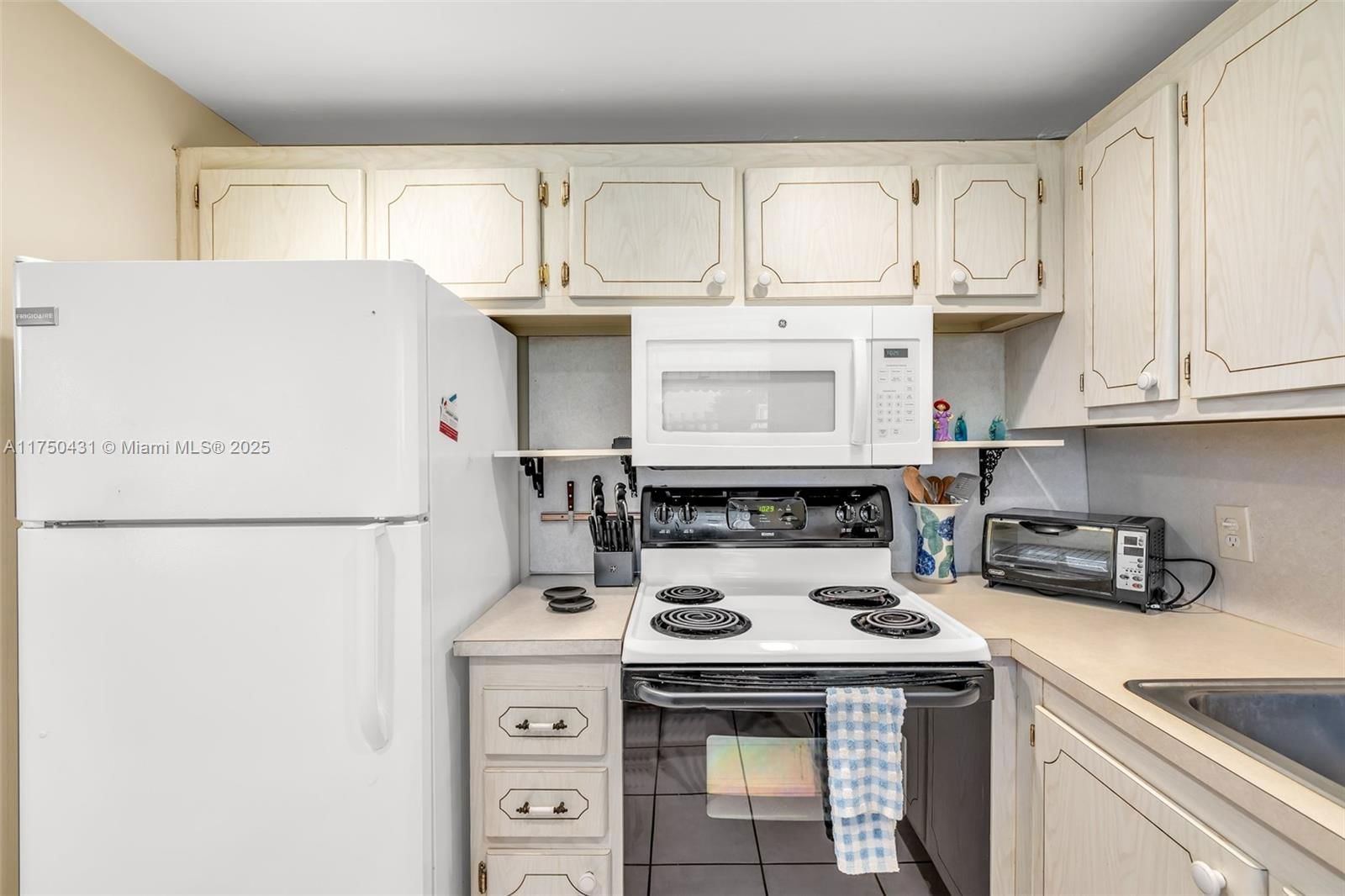 Real estate property located at 73 Farnham D #73, Broward, Farnham D Condo, Deerfield Beach, FL