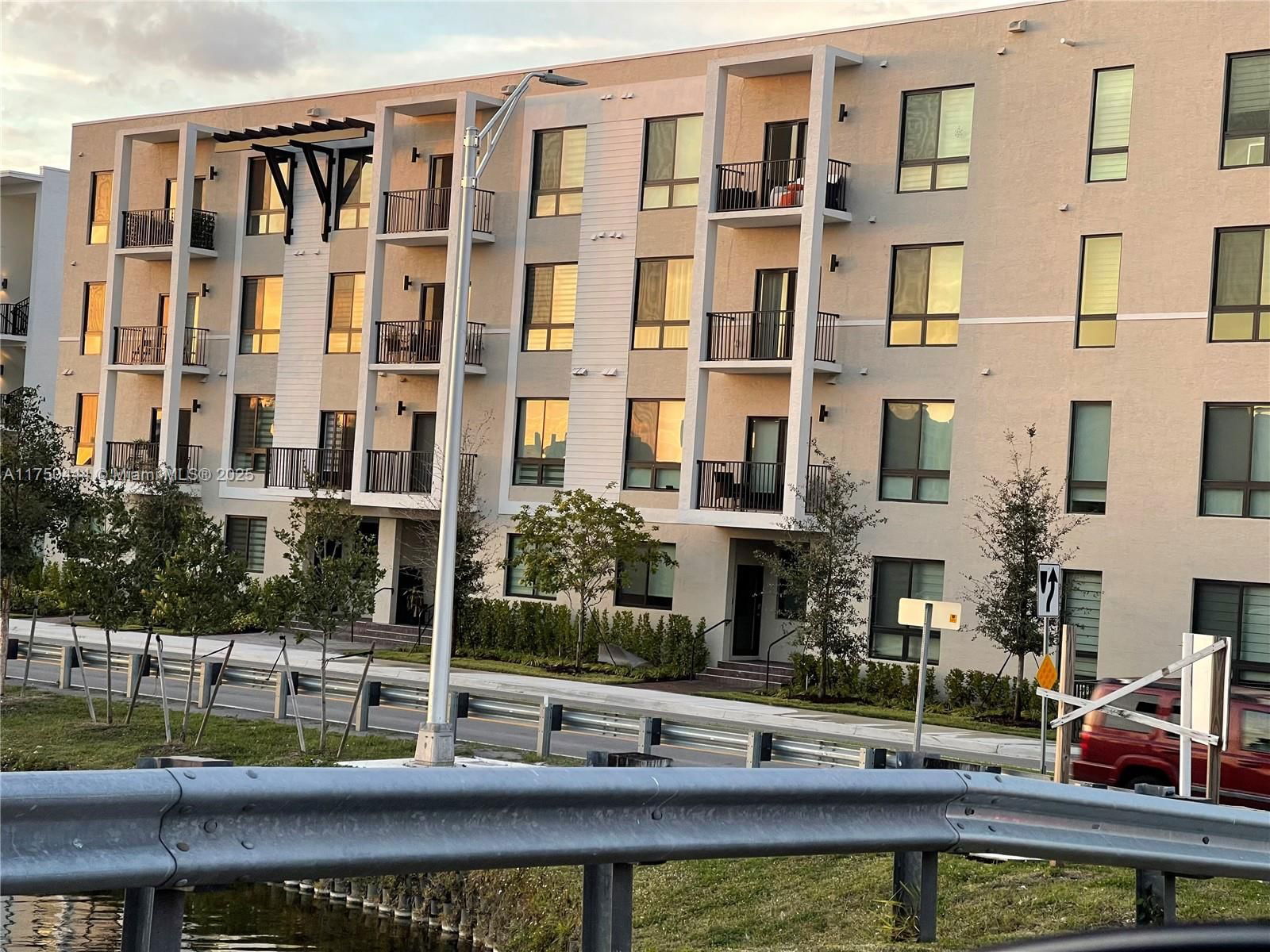 Real estate property located at 8265 41 st #402, Miami-dade, Downtown Doral South Phas, Doral, FL