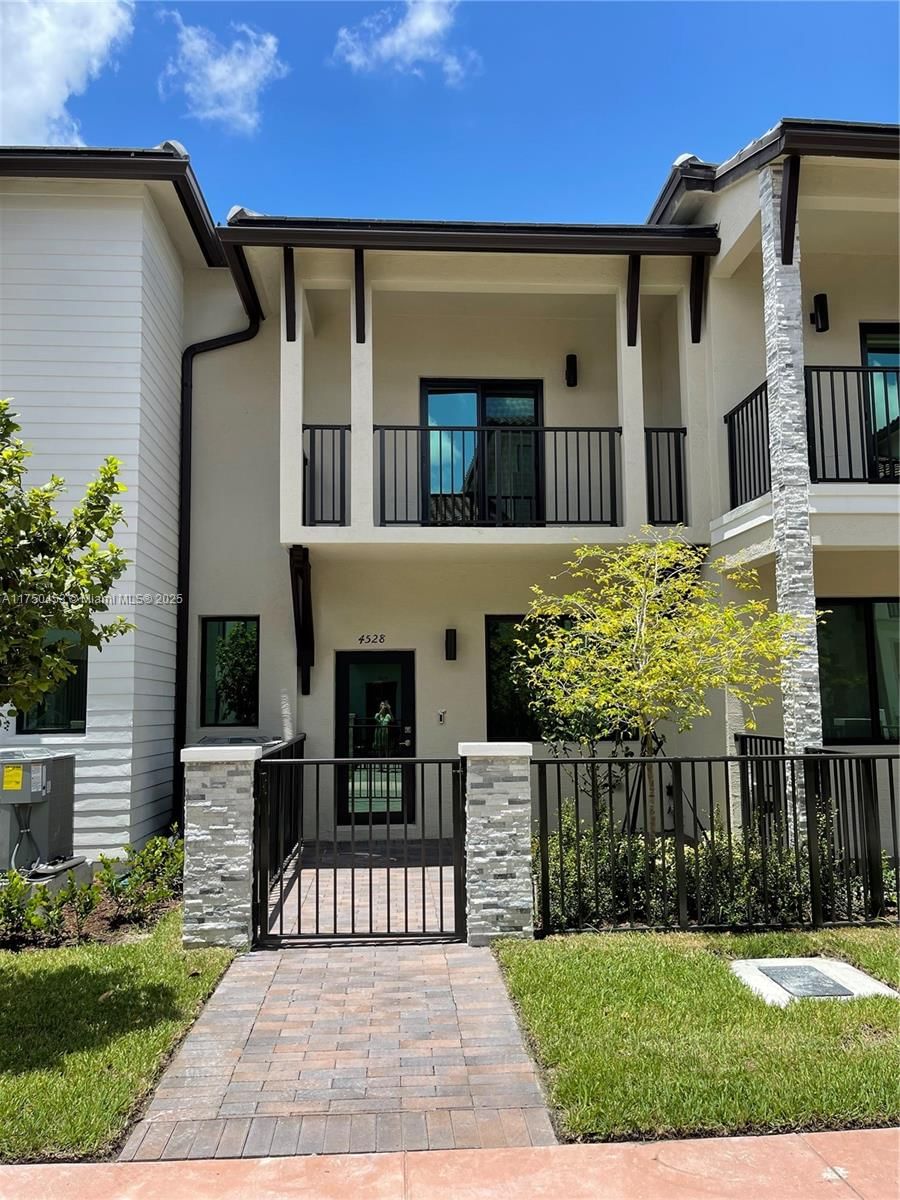 Real estate property located at 4528 83rd Path #4528, Miami-dade, Downtown Doral South Phas, Doral, FL