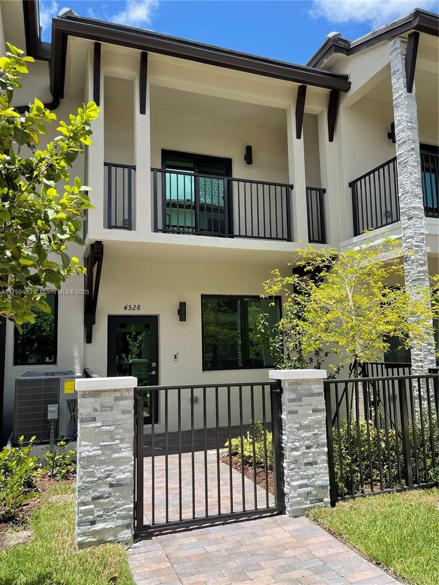 Real estate property located at 4528 83rd Path #4528, Miami-dade, Downtown Doral South Phas, Doral, FL