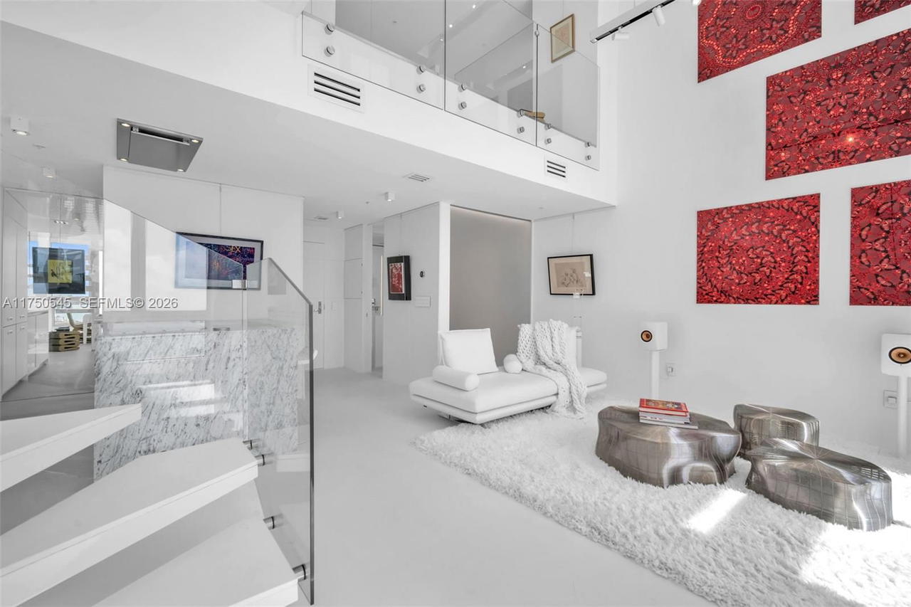 Real estate property located at 300 Biscayne Blvd L-1012, Miami-dade, Met 1 Condo, Miami, FL