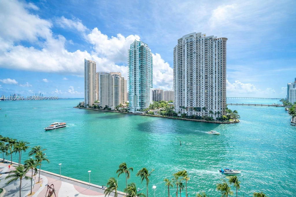 Real estate property located at 300 Biscayne Blvd L-1012, Miami-dade, Met 1 Condo, Miami, FL