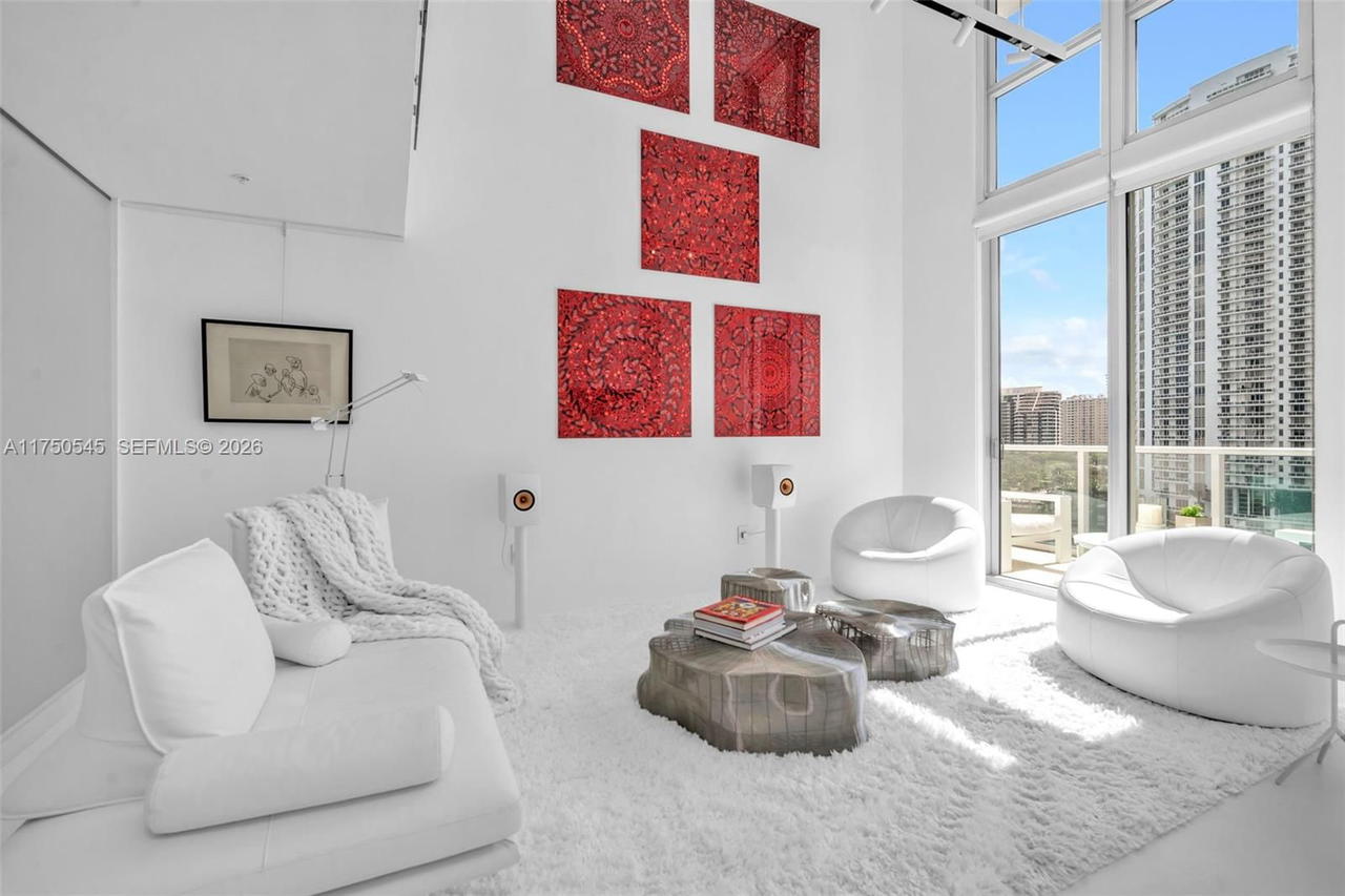 Real estate property located at 300 Biscayne Blvd L-1012, Miami-dade, Met 1 Condo, Miami, FL