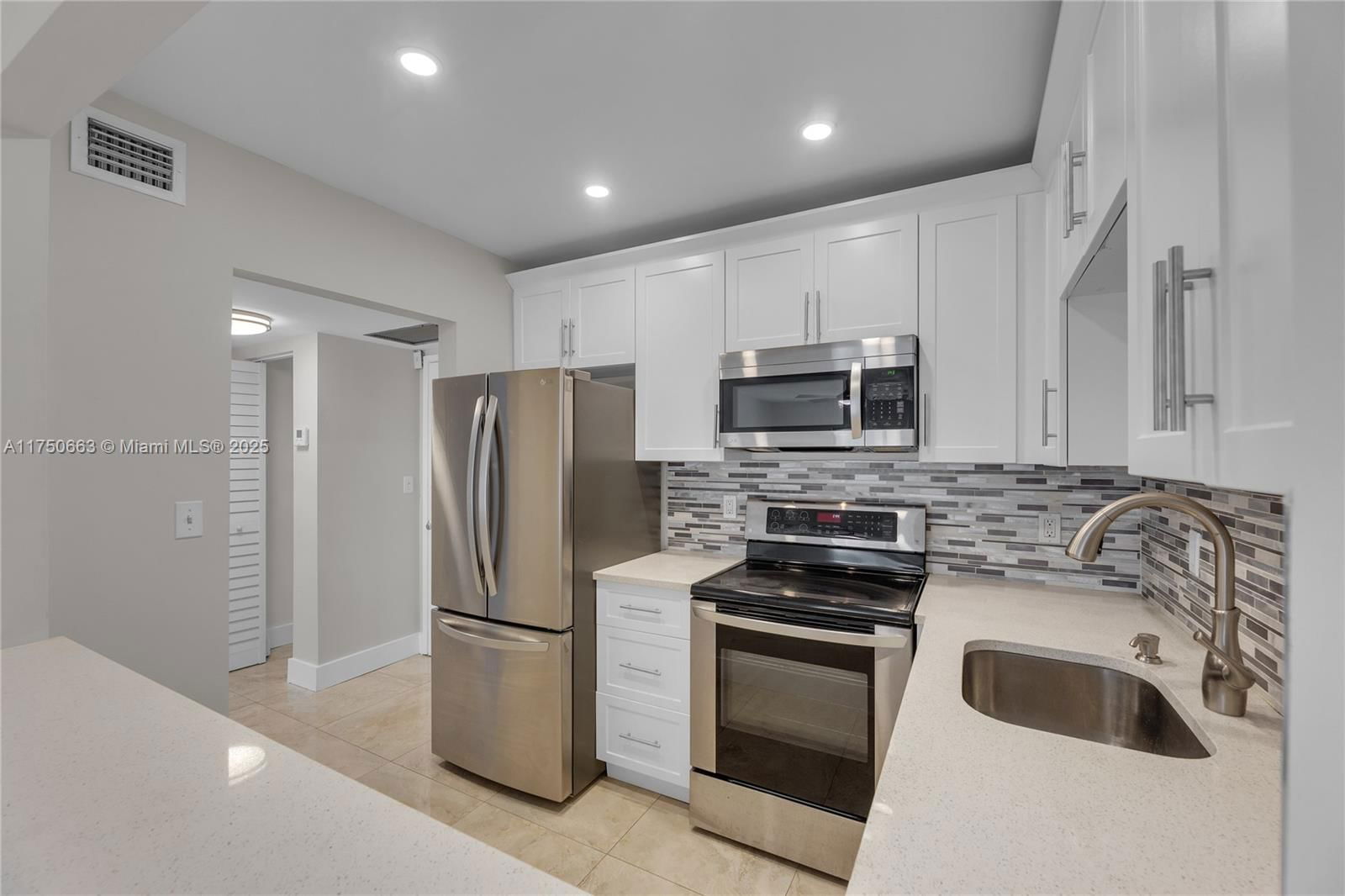 Real estate property located at 101 Mcnab Rd #210, Broward, Barcelona Gardens Condo B, Pompano Beach, FL