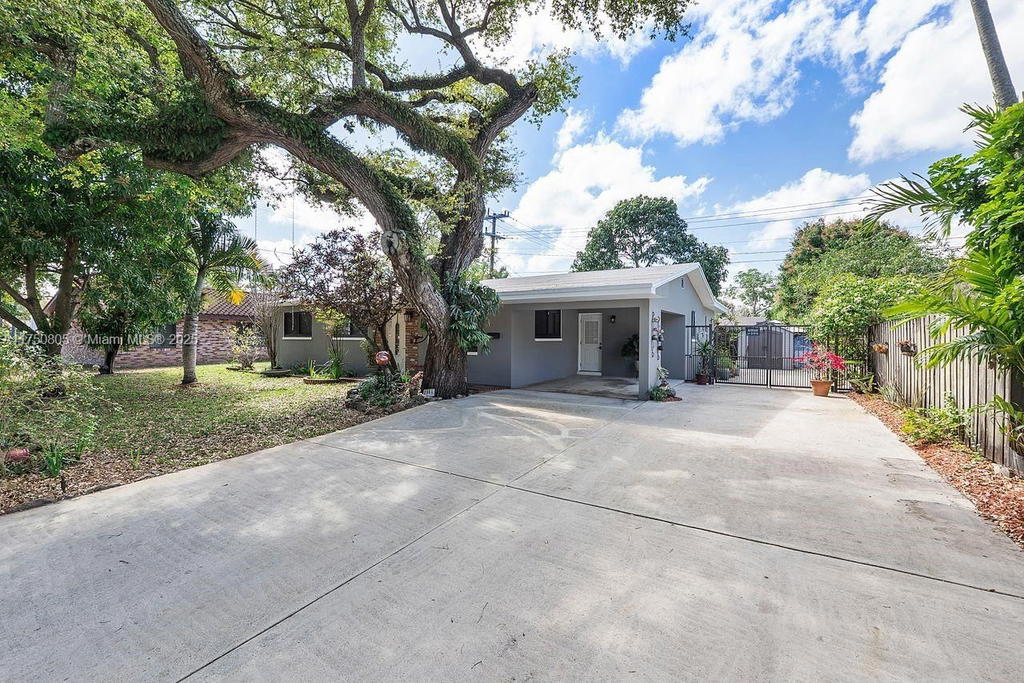 Real estate property located at 2381 34th Ave, Broward, Riverland Village Sec 1-r, Fort Lauderdale, FL