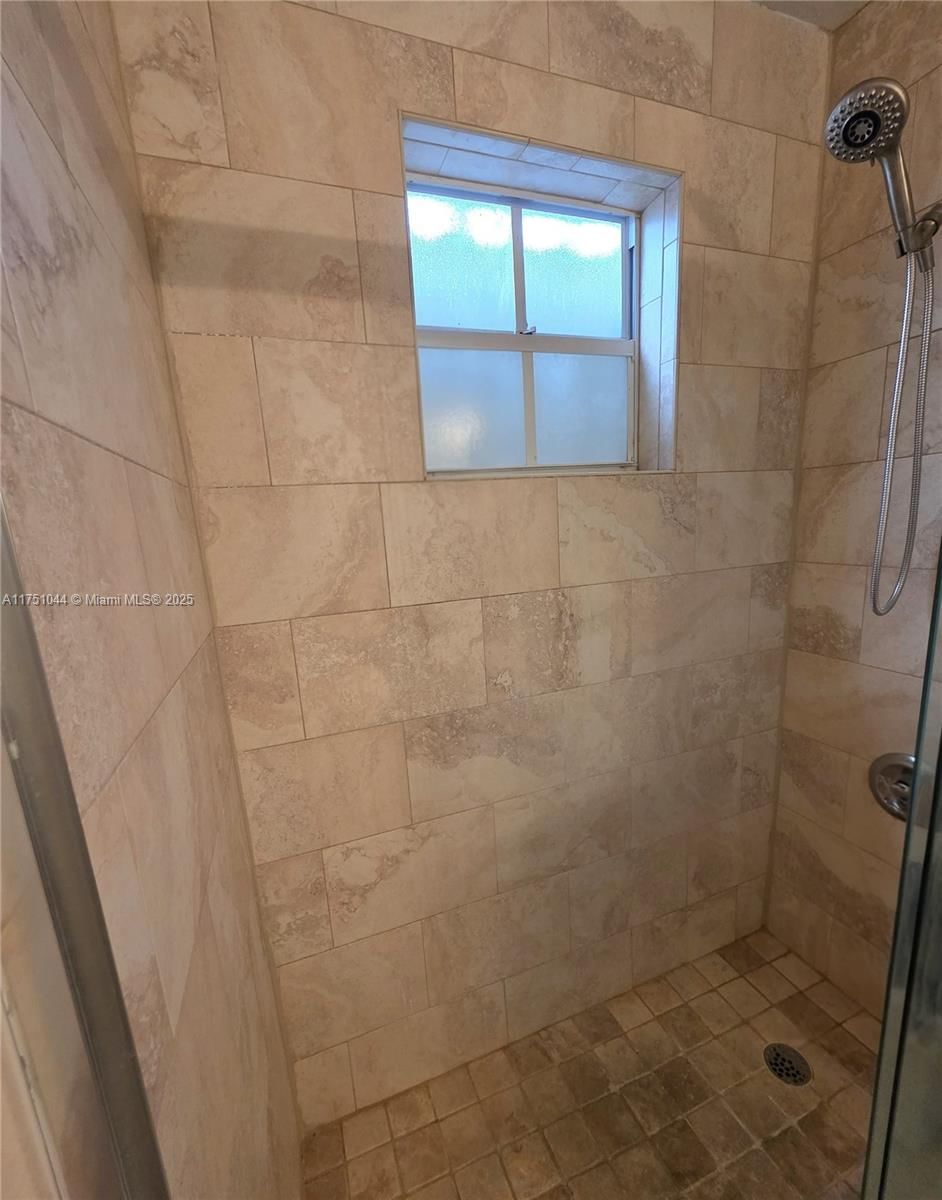 Real estate property located at 365 86th Ave #201, Broward, Windmill Lakes Iii Condo, Pembroke Pines, FL