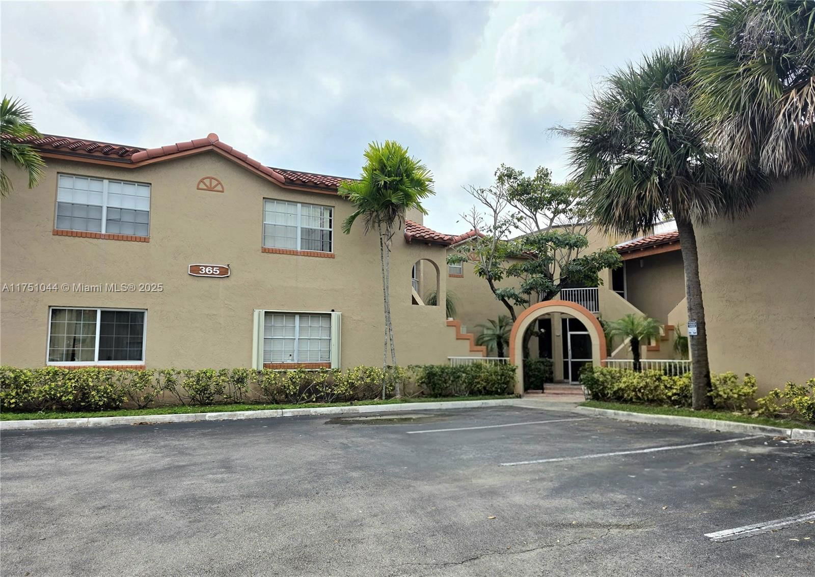 Real estate property located at 365 86th Ave #201, Broward, Windmill Lakes Iii Condo, Pembroke Pines, FL