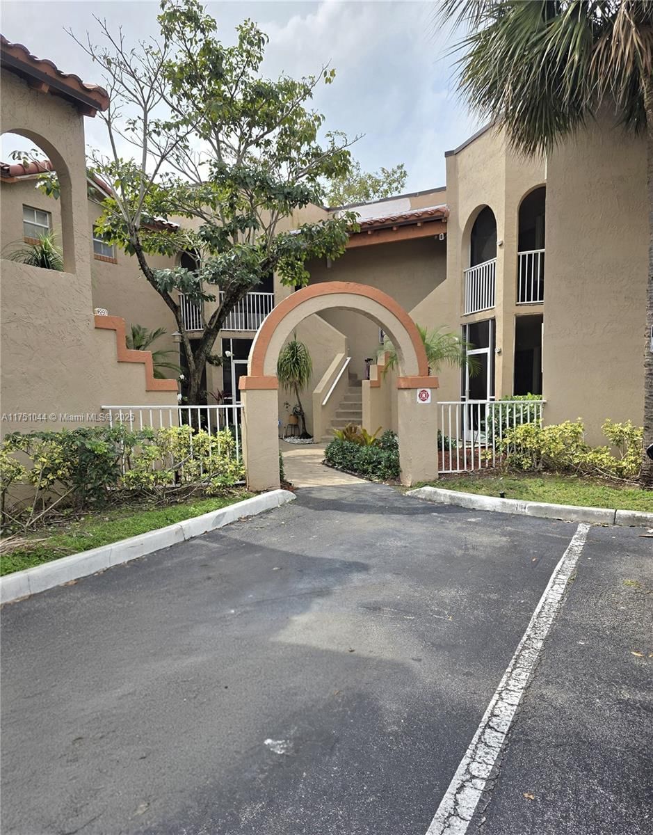 Real estate property located at 365 86th Ave #201, Broward, Windmill Lakes Iii Condo, Pembroke Pines, FL