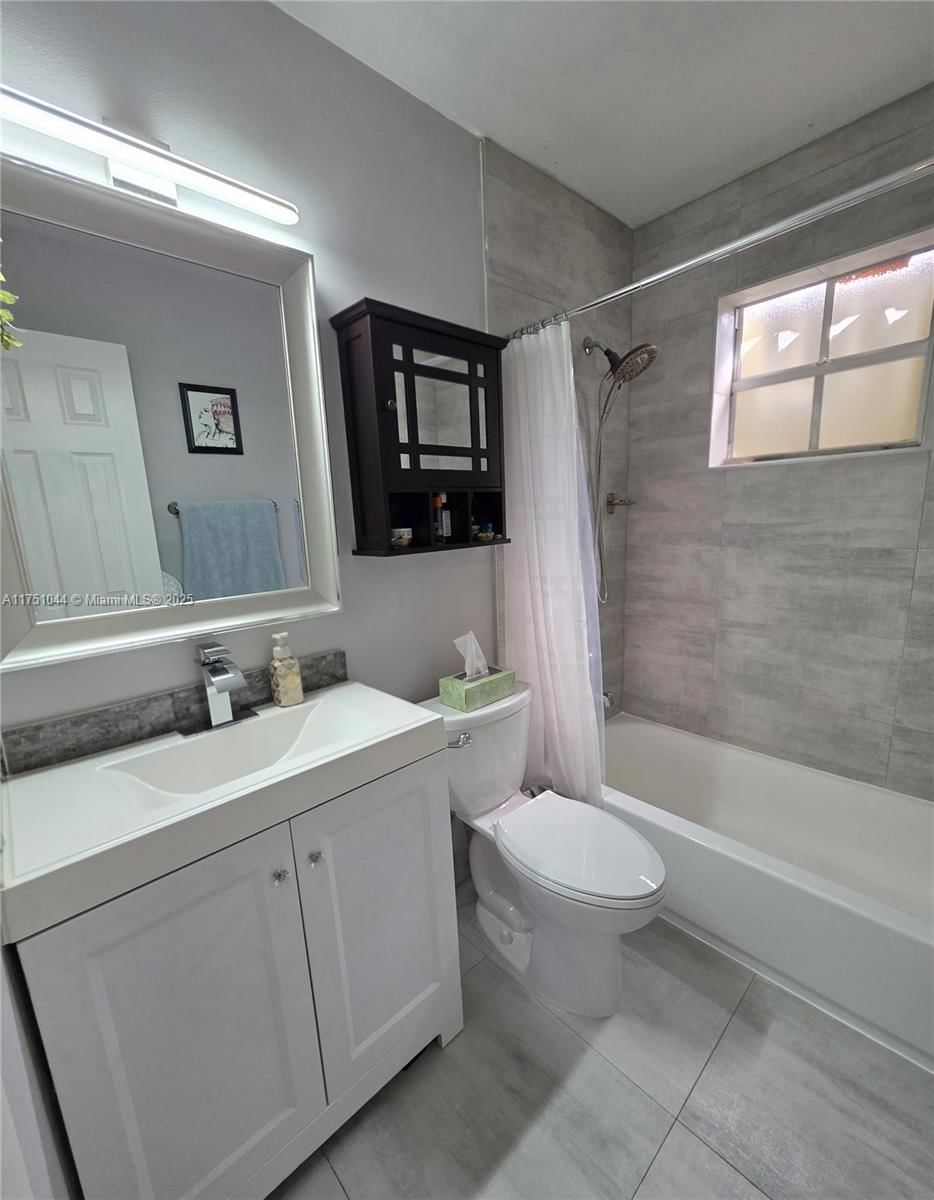 Real estate property located at 365 86th Ave #201, Broward, Windmill Lakes Iii Condo, Pembroke Pines, FL