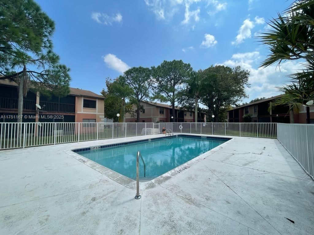 Real estate property located at 1511 PINEWOOD DR NE BLDG 2 #2, Brevard, Palm Bay Club Condominiums, Palm Bay, FL