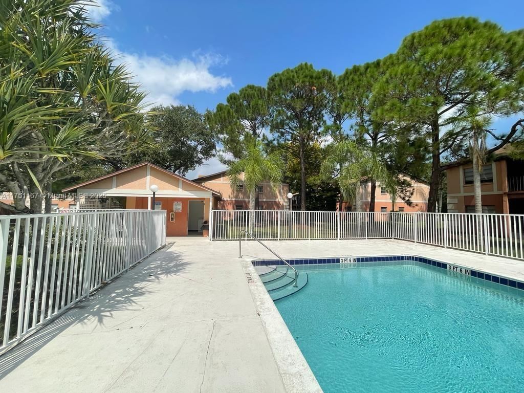 Real estate property located at 1511 PINEWOOD DR NE BLDG 2 #2, Brevard, Palm Bay Club Condominiums, Palm Bay, FL