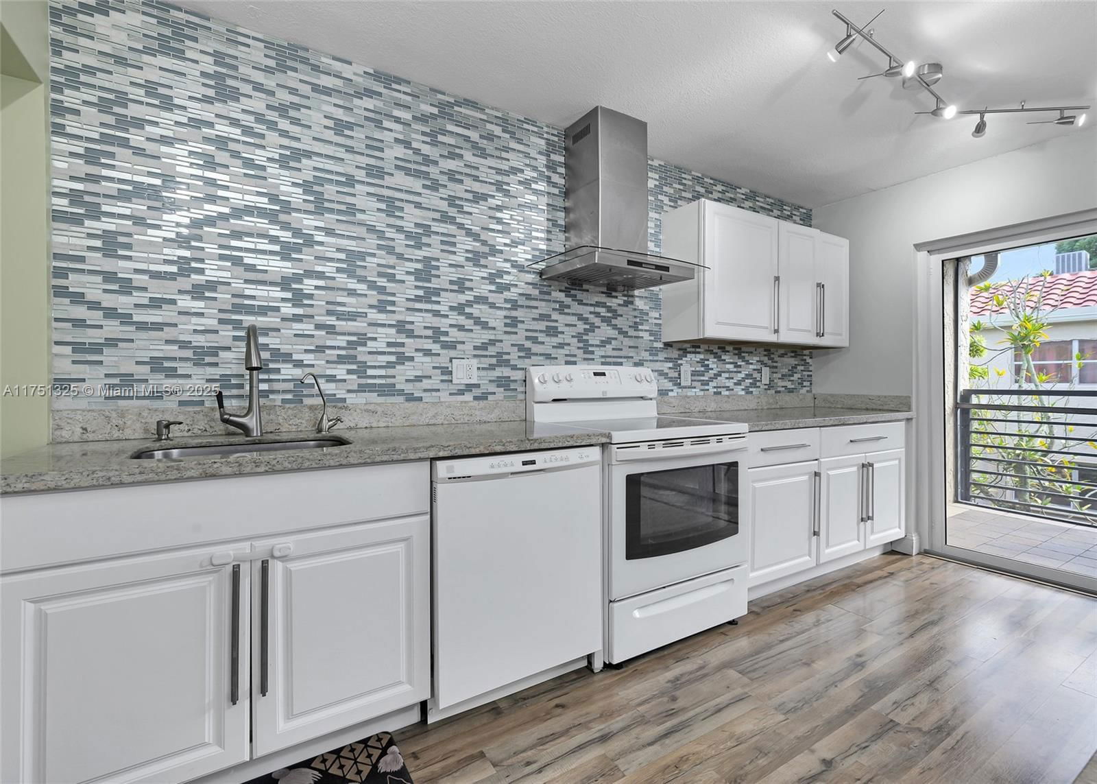 Real estate property located at 5328 6th Ave G13, Broward, Embarcadero Condo, Oakland Park, FL