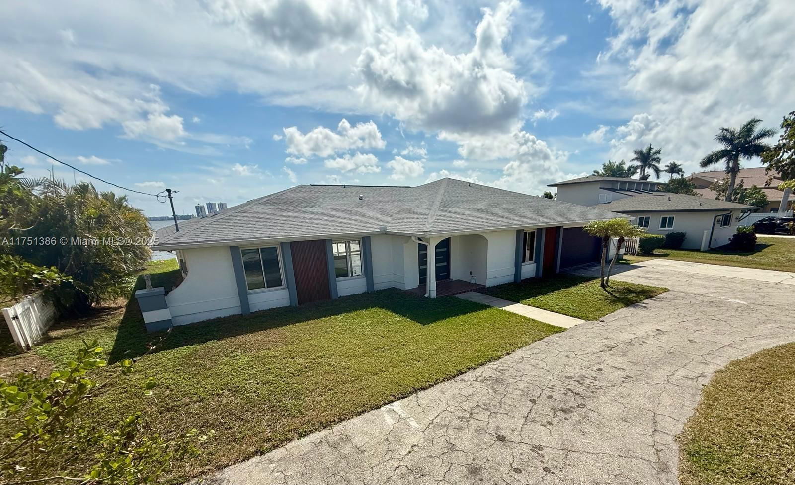 Real estate property located at 111 E North Shore AVE, Lee, Harbor Estates First Add, Fort Myers, FL