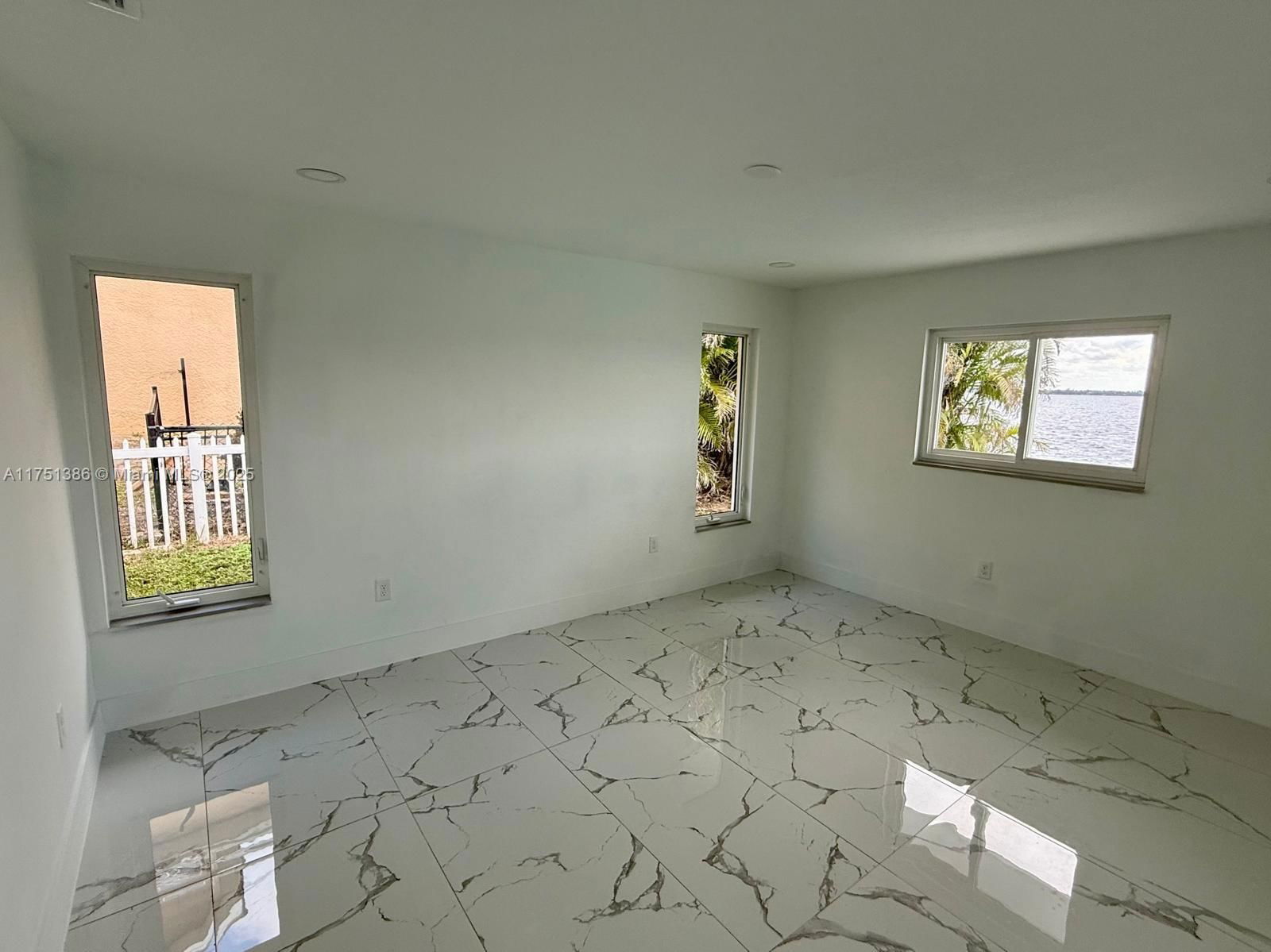 Real estate property located at 111 E North Shore AVE, Lee, Harbor Estates First Add, Fort Myers, FL