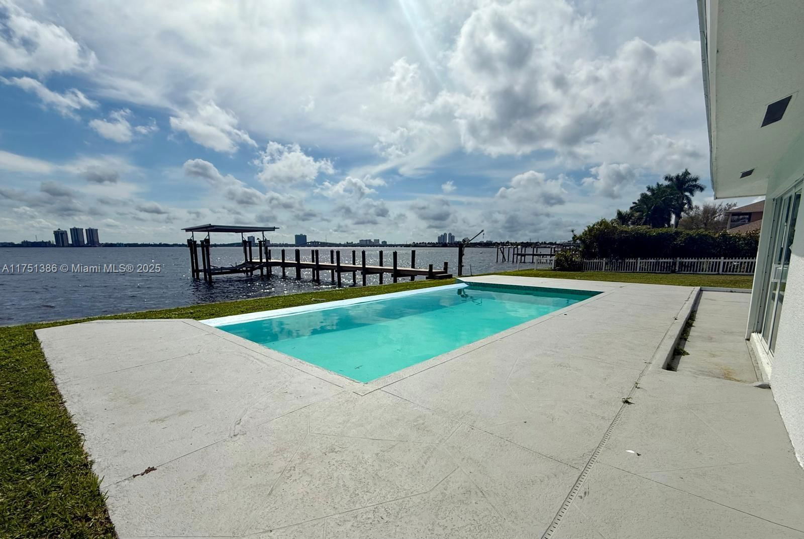Real estate property located at 111 E North Shore AVE, Lee, Harbor Estates First Add, Fort Myers, FL