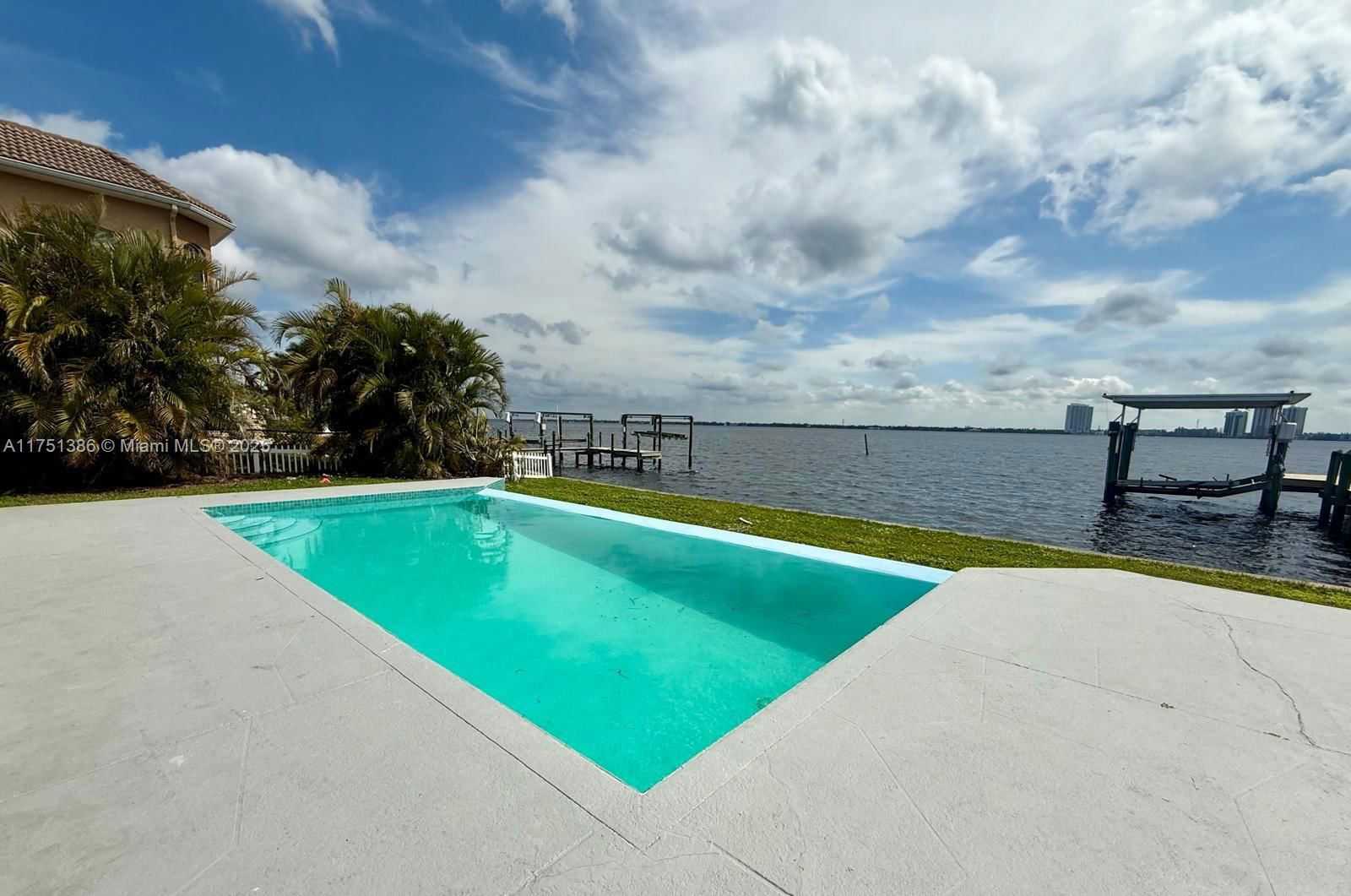Real estate property located at 111 E North Shore AVE, Lee, Harbor Estates First Add, Fort Myers, FL