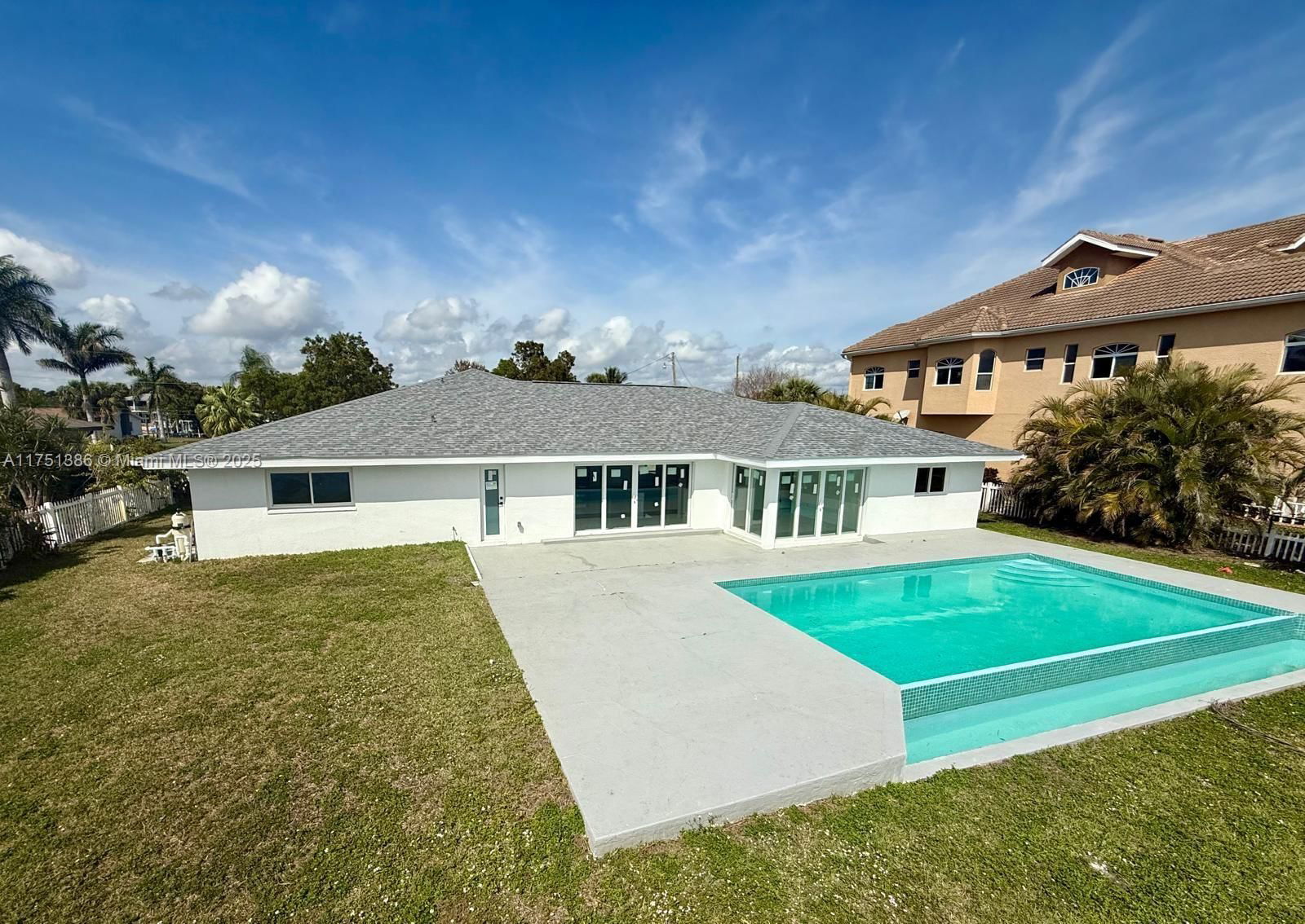 Real estate property located at 111 E North Shore AVE, Lee, Harbor Estates First Add, Fort Myers, FL