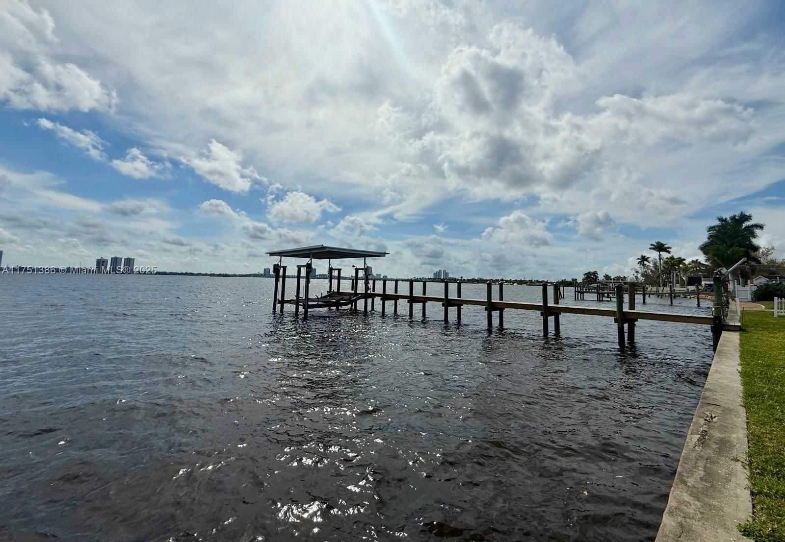 Real estate property located at 111 E North Shore AVE, Lee, Harbor Estates First Add, Fort Myers, FL