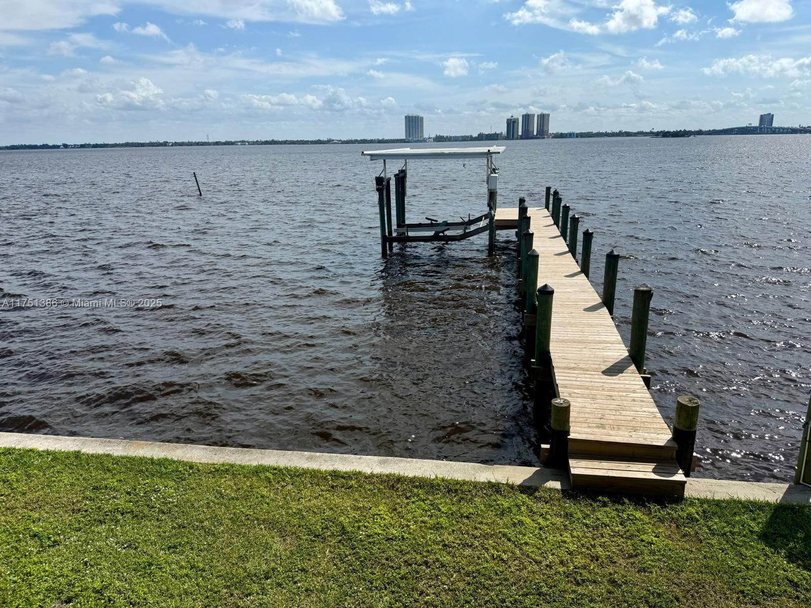 Real estate property located at 111 E North Shore AVE, Lee, Harbor Estates First Add, Fort Myers, FL