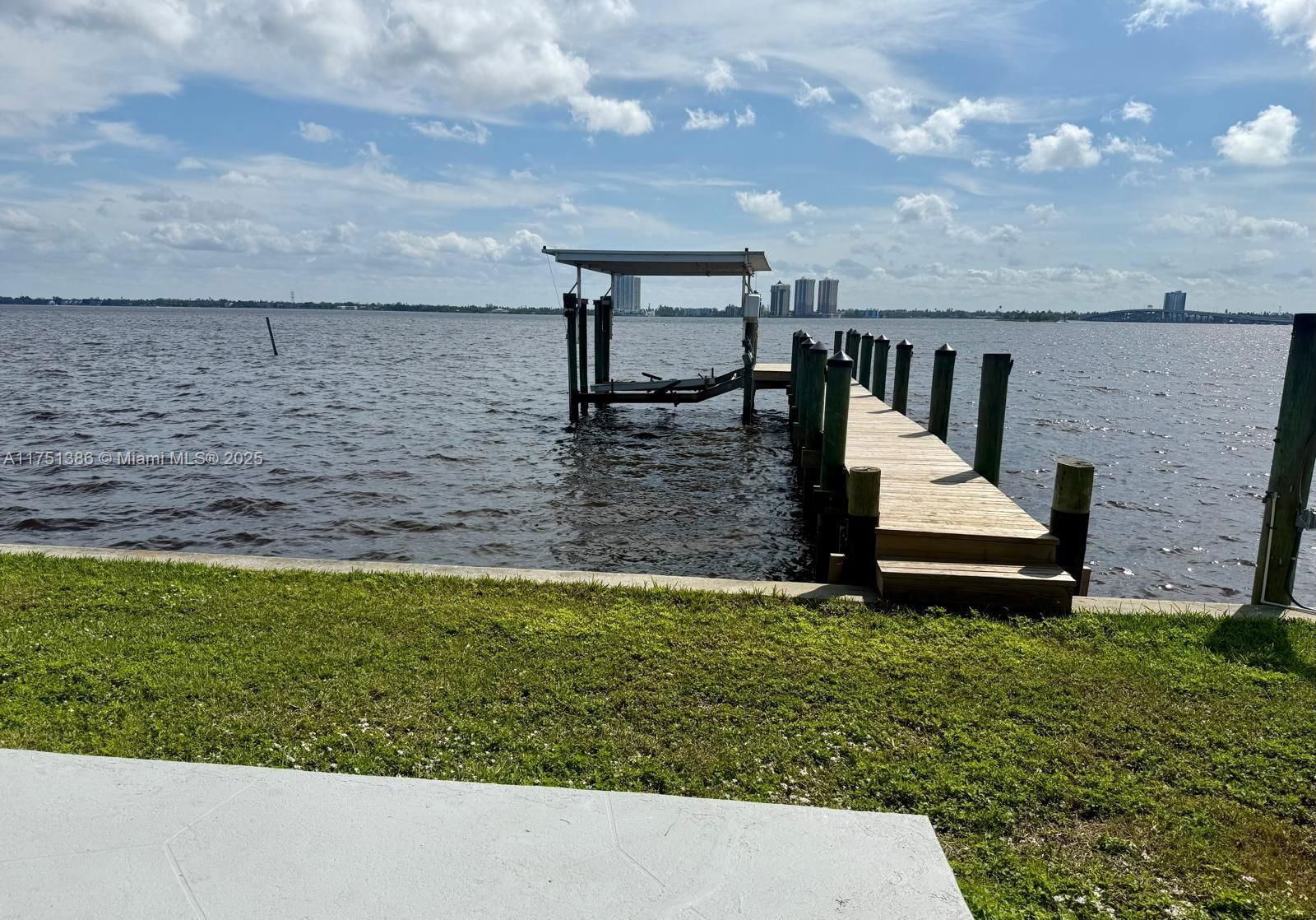 Real estate property located at 111 E North Shore AVE, Lee, Harbor Estates First Add, Fort Myers, FL