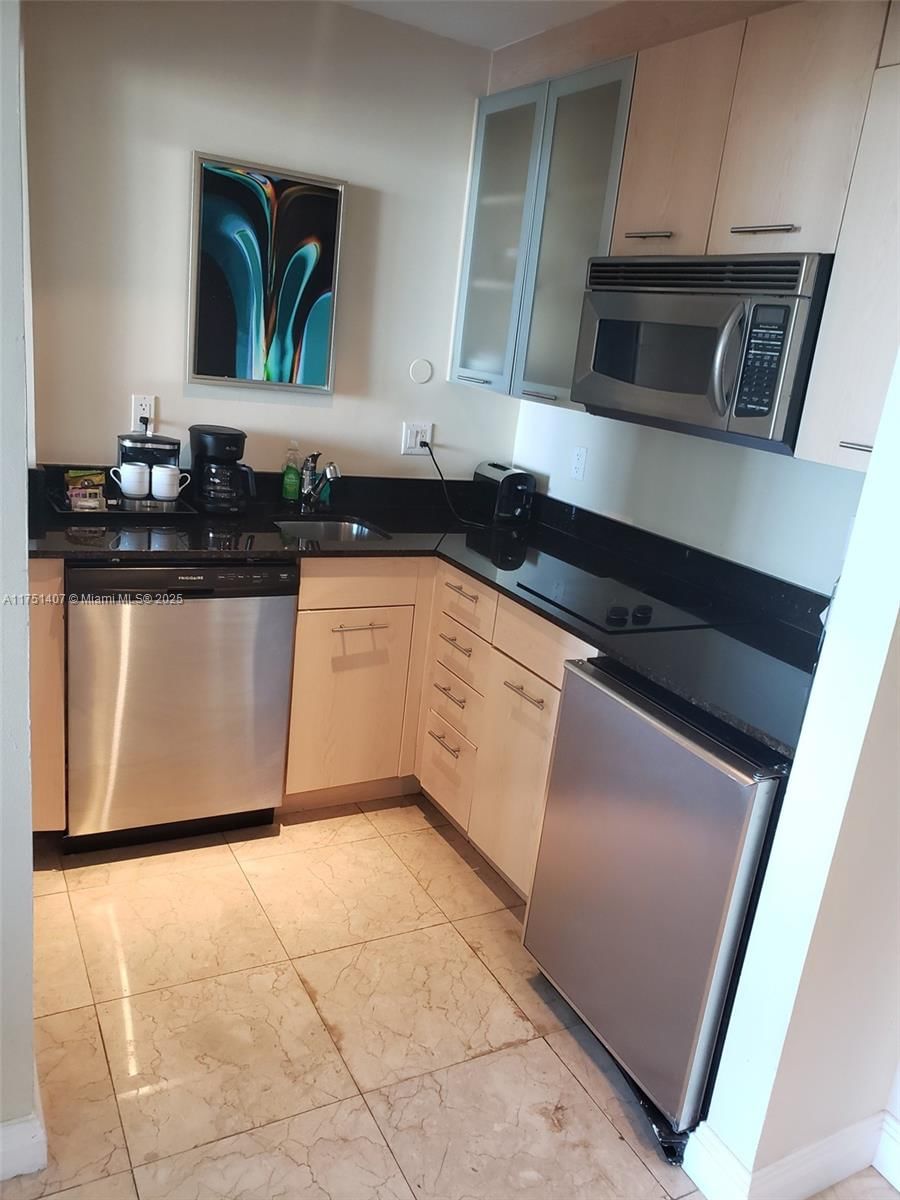 Real estate property located at 2670 Sunrise Blvd #430, Broward, Gallery One Condo, Fort Lauderdale, FL