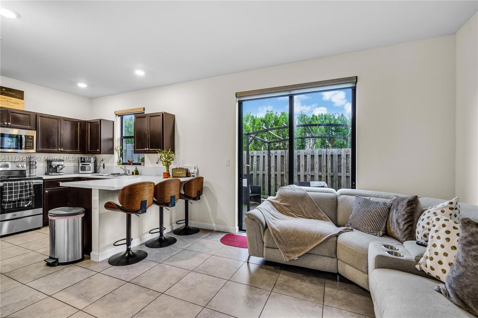 Real estate property located at 9033 184th Ter #9033, Miami-dade, Murtha Subdivision, Hialeah, FL
