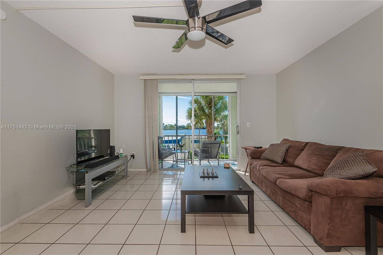 Real estate property located at 3010 Marcos Dr R211, Miami-dade, Point East Sec 4 Condo, Aventura, FL