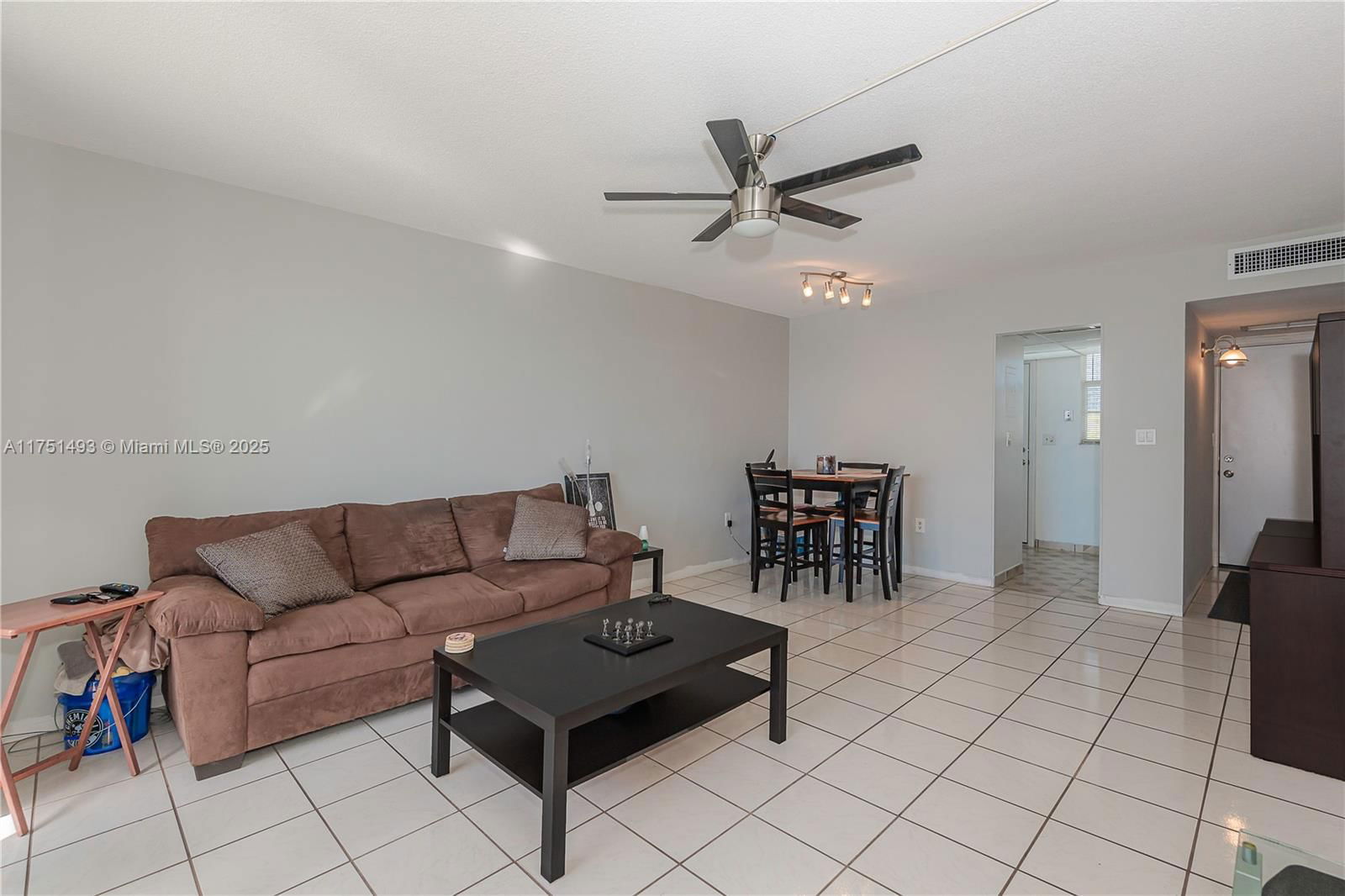 Real estate property located at 3010 Marcos Dr R211, Miami-dade, Point East Sec 4 Condo, Aventura, FL
