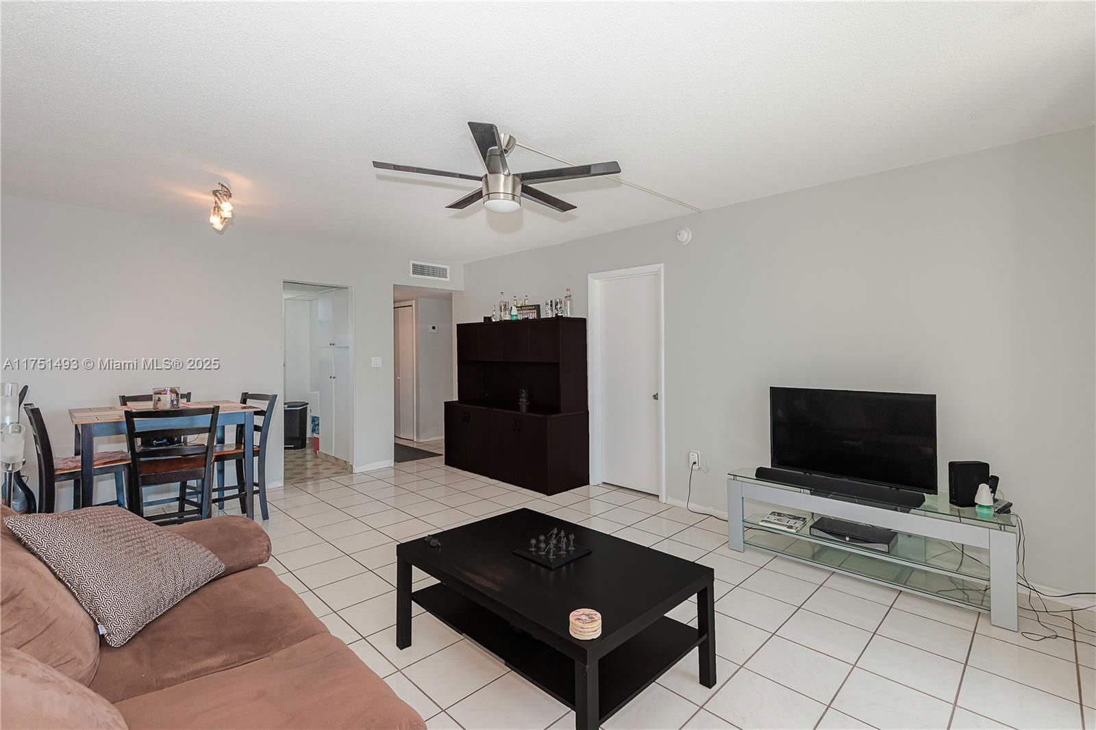 Real estate property located at 3010 Marcos Dr R211, Miami-dade, Point East Sec 4 Condo, Aventura, FL