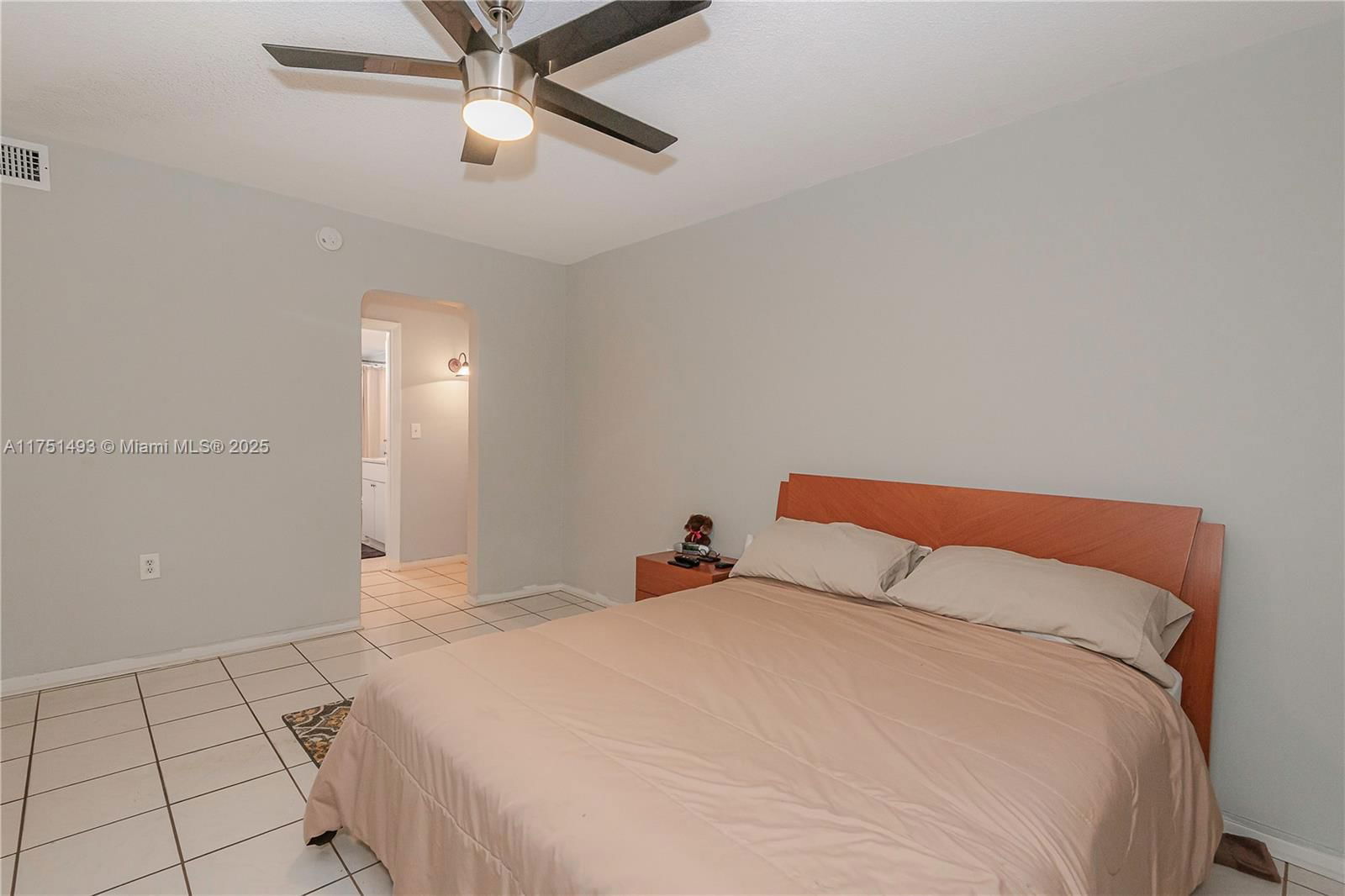 Real estate property located at 3010 Marcos Dr R211, Miami-dade, Point East Sec 4 Condo, Aventura, FL