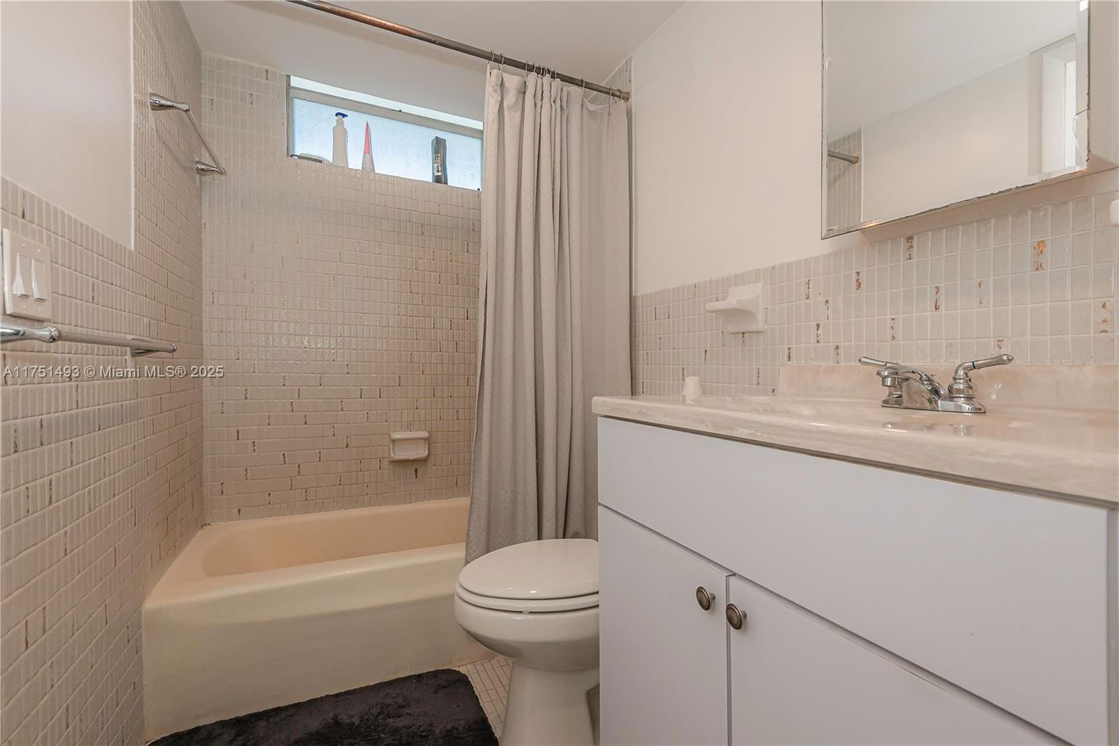 Real estate property located at 3010 Marcos Dr R211, Miami-dade, Point East Sec 4 Condo, Aventura, FL