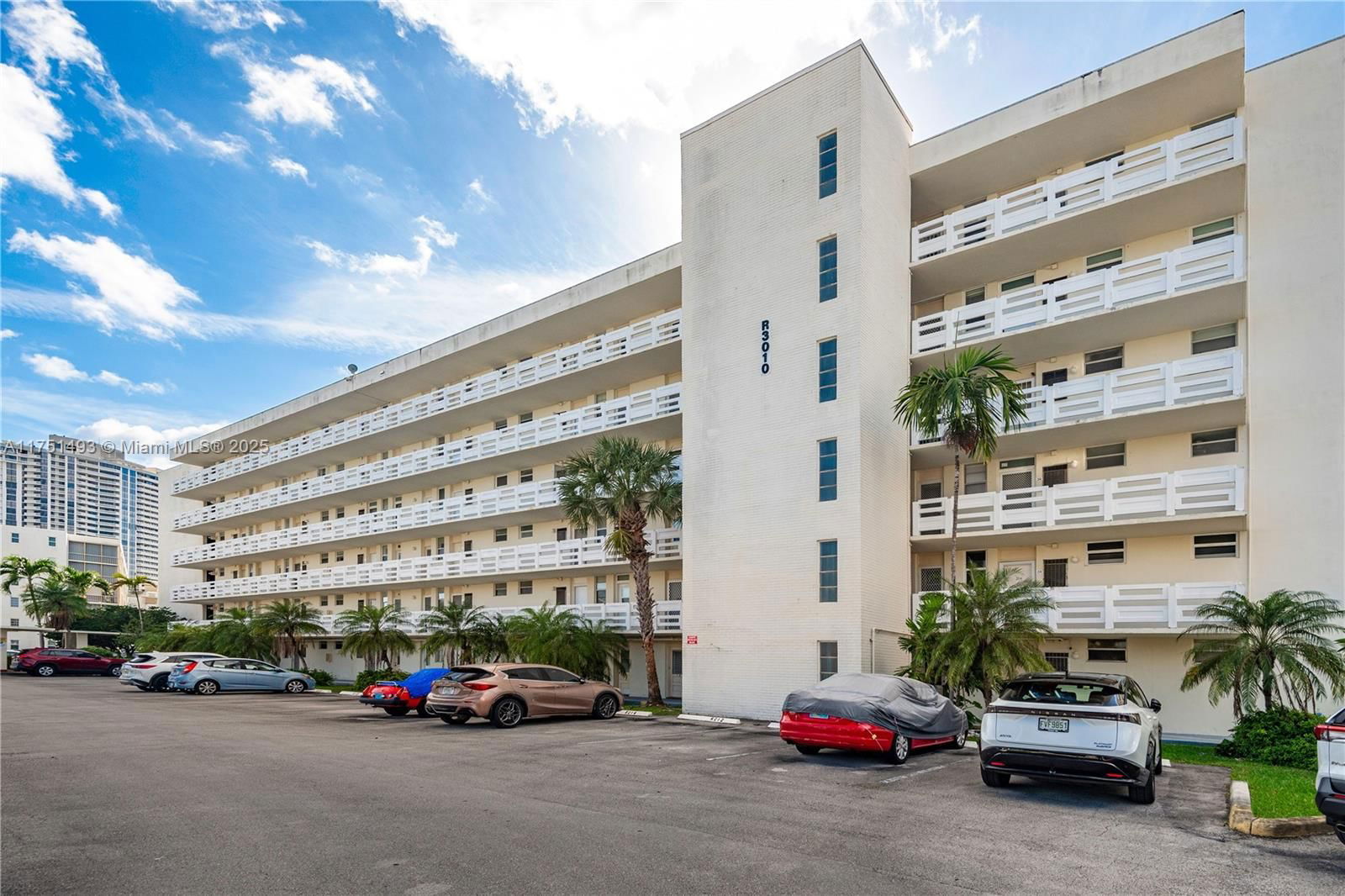 Real estate property located at 3010 Marcos Dr R211, Miami-dade, Point East Sec 4 Condo, Aventura, FL