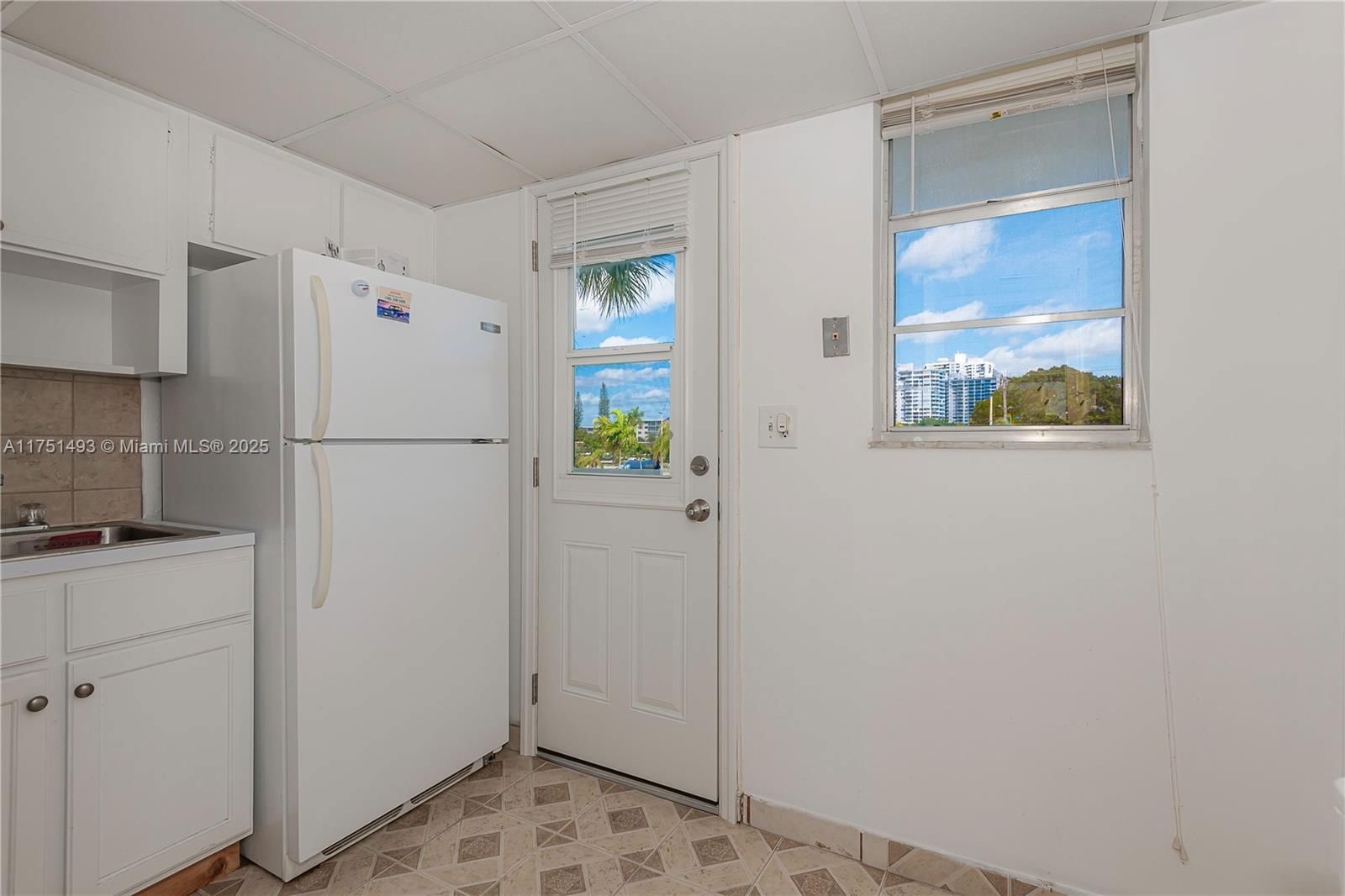 Real estate property located at 3010 Marcos Dr R211, Miami-dade, Point East Sec 4 Condo, Aventura, FL