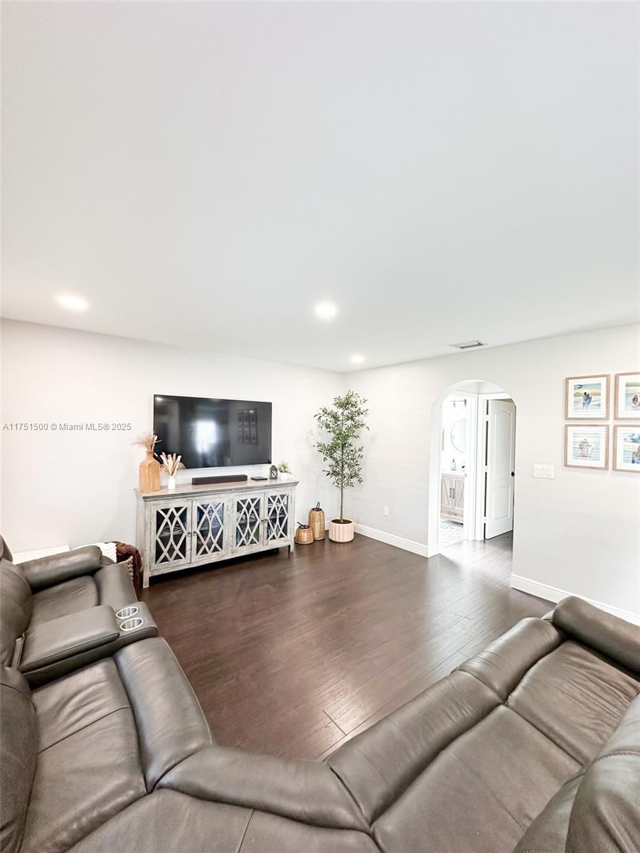 Real estate property located at 21243 89th Ct, Miami-dade, Lakes By The Bay Sec 14, Cutler Bay, FL