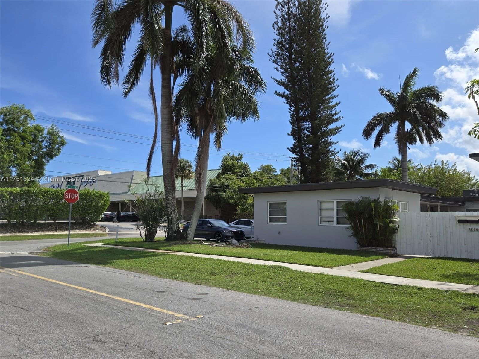 Real estate property located at 250 Park St #1-6, Broward, Dania Beach, FL