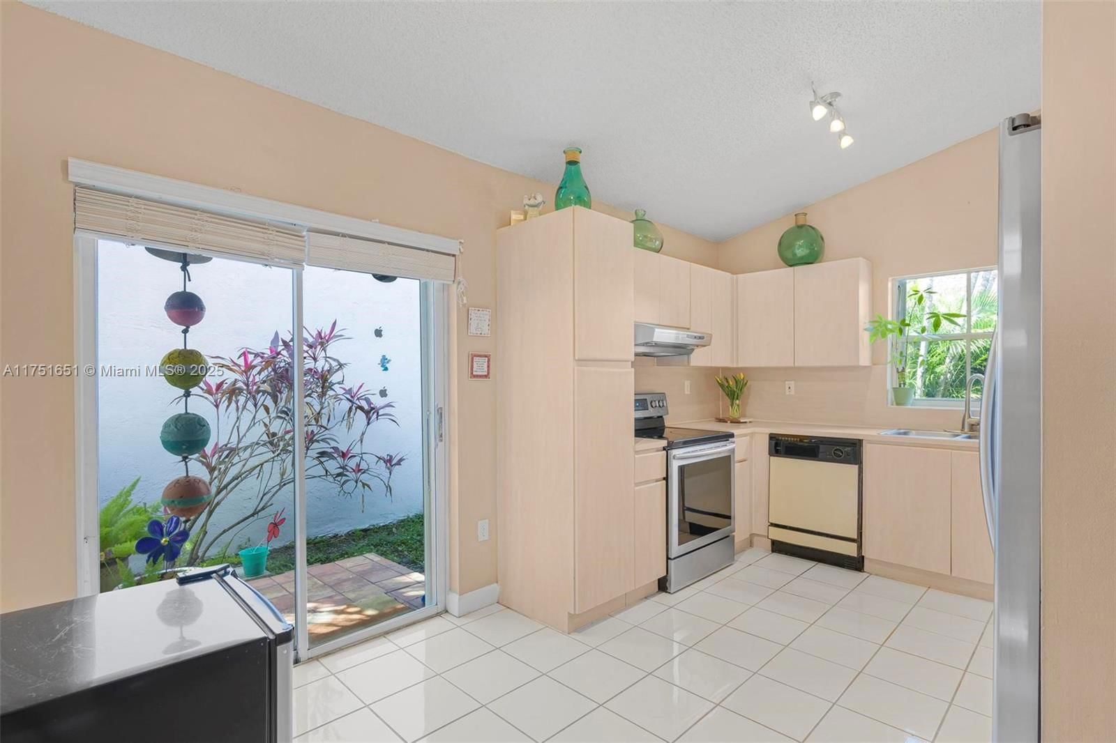Real estate property located at 13241 10th St, Miami-dade, Shoma Homes At Tamiami Ii, Miami, FL