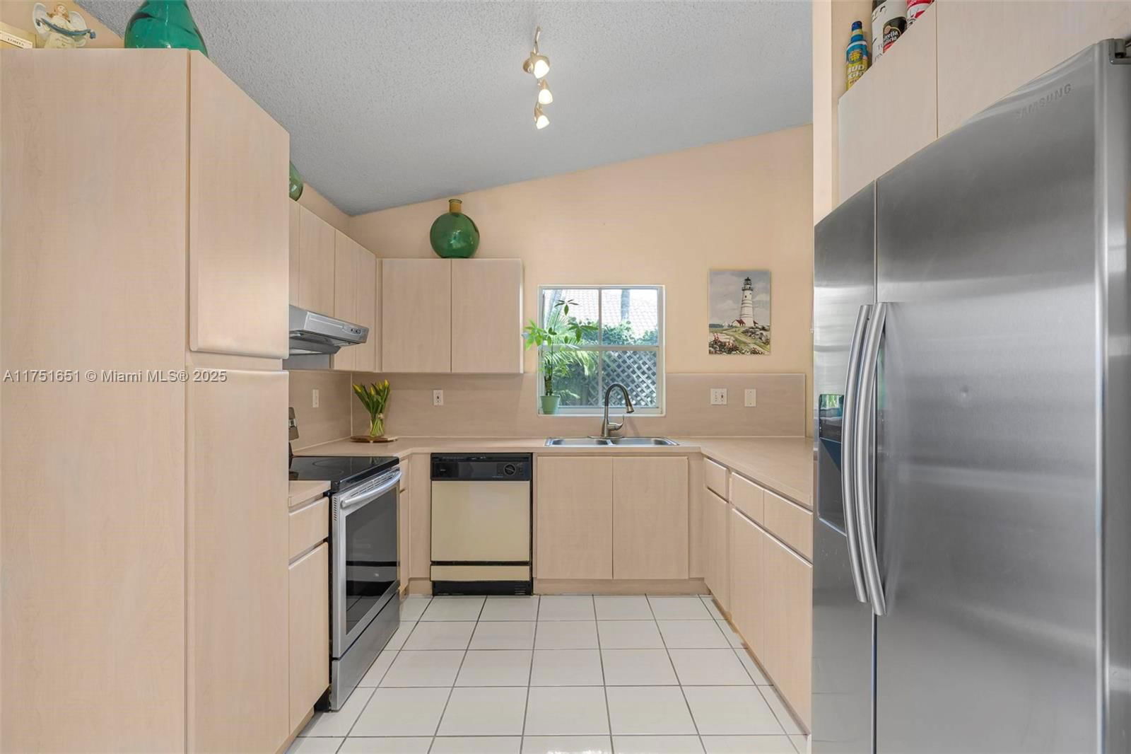 Real estate property located at 13241 10th St, Miami-dade, Shoma Homes At Tamiami Ii, Miami, FL