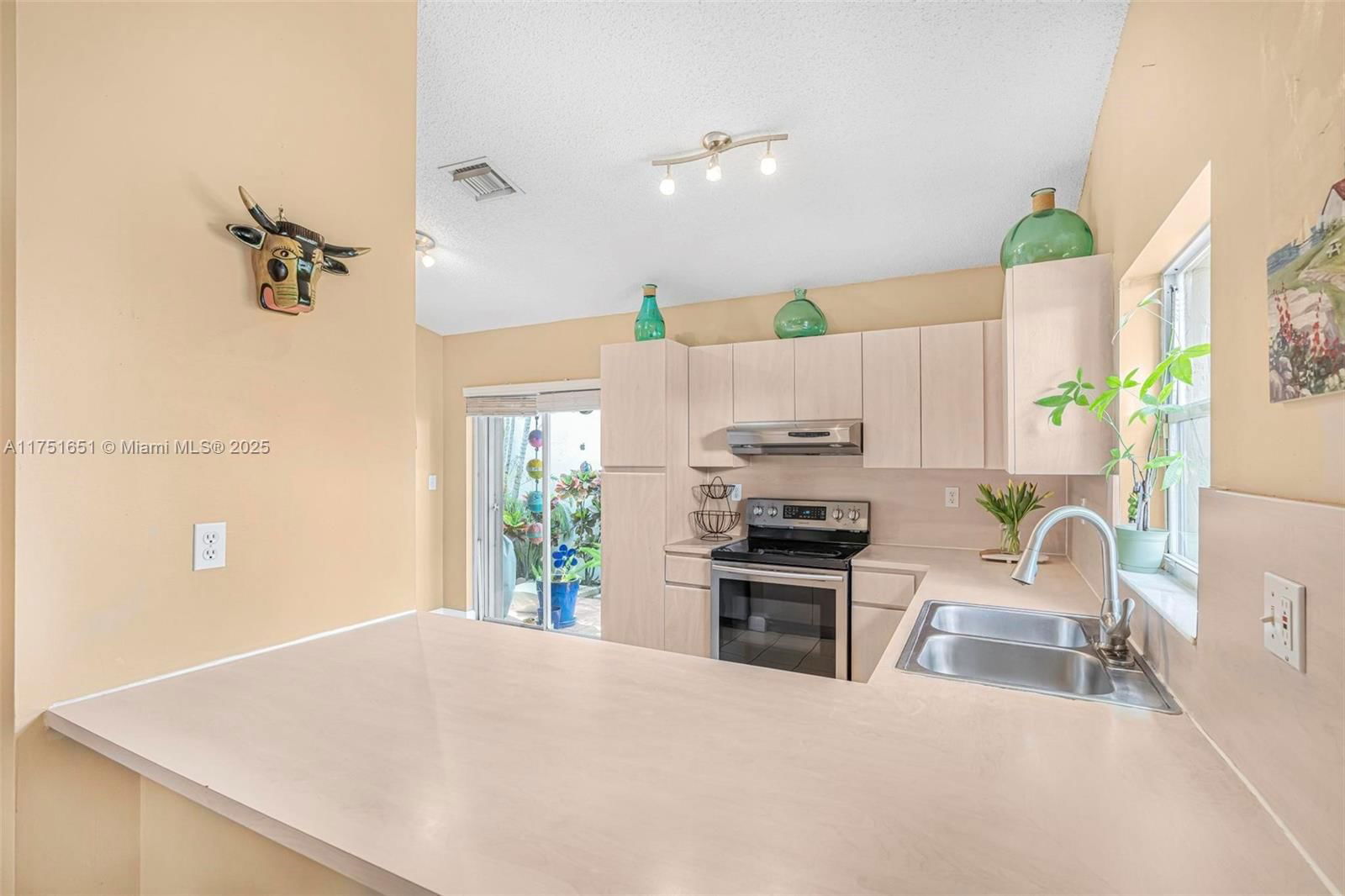 Real estate property located at 13241 10th St, Miami-dade, Shoma Homes At Tamiami Ii, Miami, FL