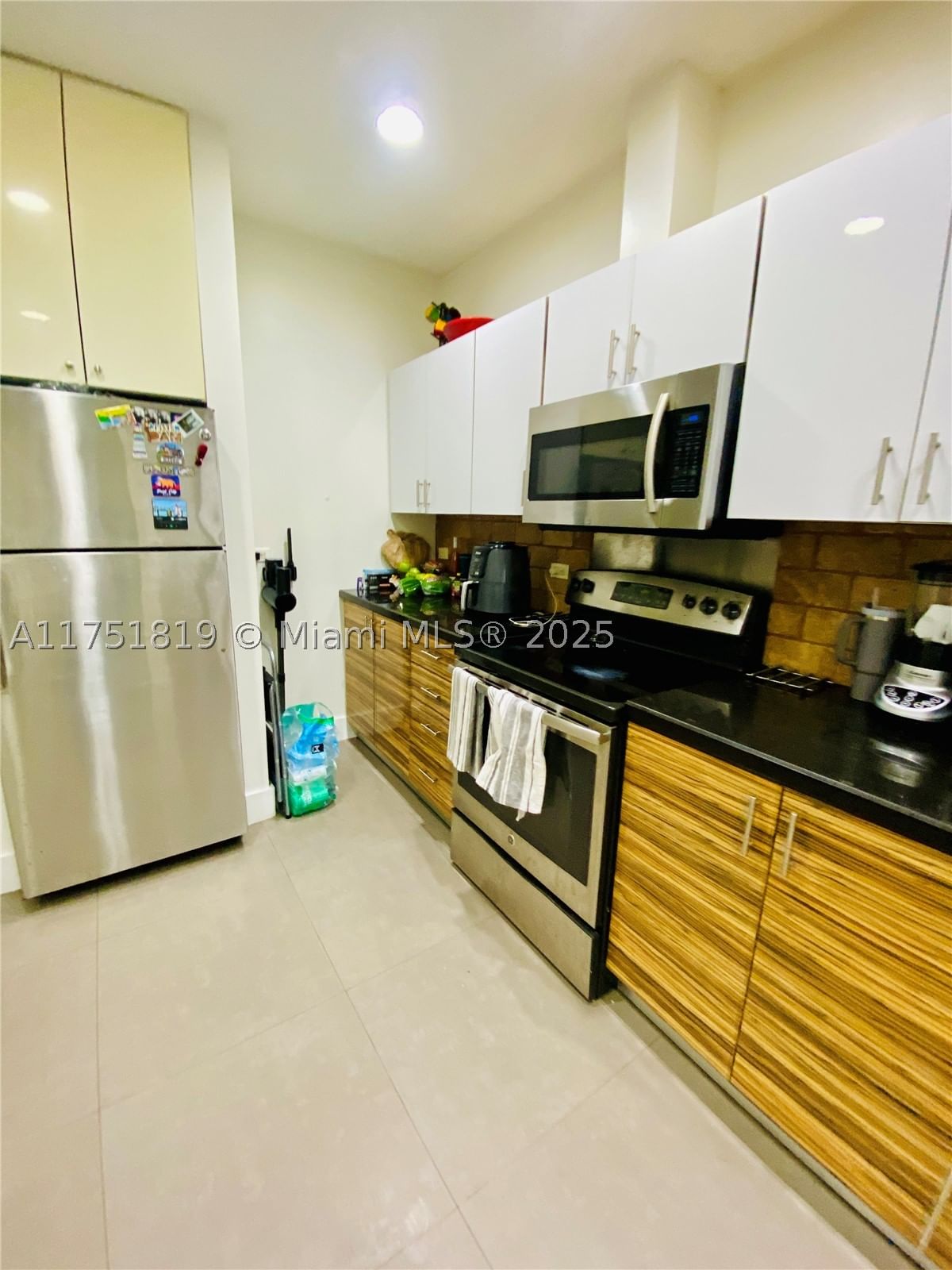 Real estate property located at 200 Azure Way, Miami-dade, Country Club Estates Sec, Miami Springs, FL