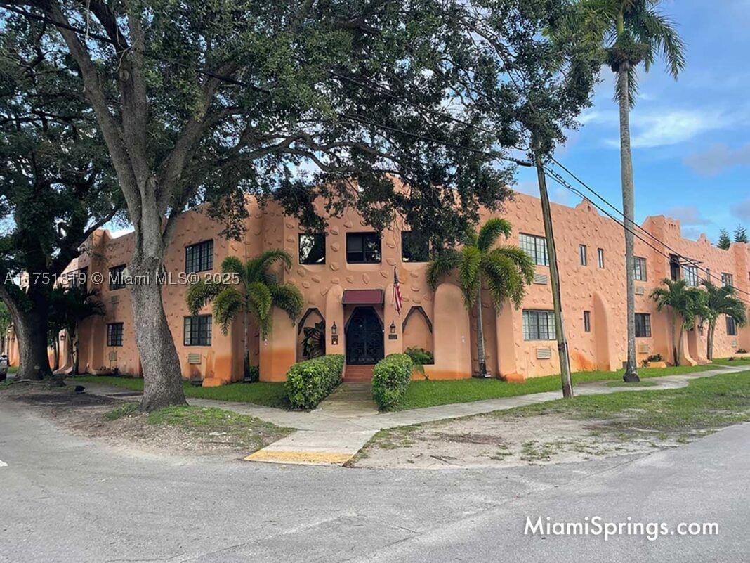 Real estate property located at 200 Azure Way, Miami-dade, Country Club Estates Sec, Miami Springs, FL