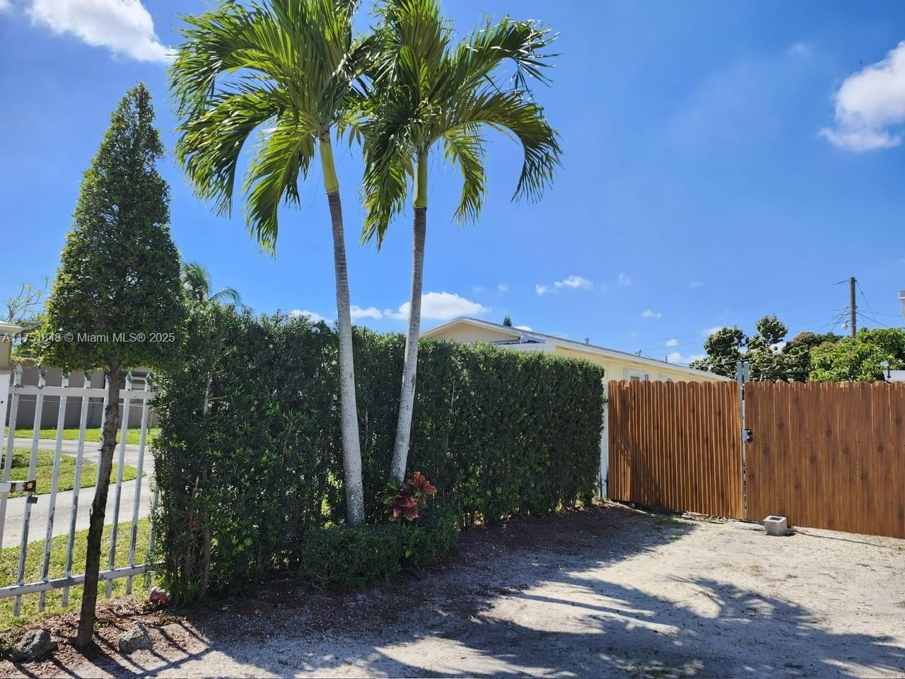 Real estate property located at 16450 20th Ave, Miami-dade, Bunche Park, Miami Gardens, FL