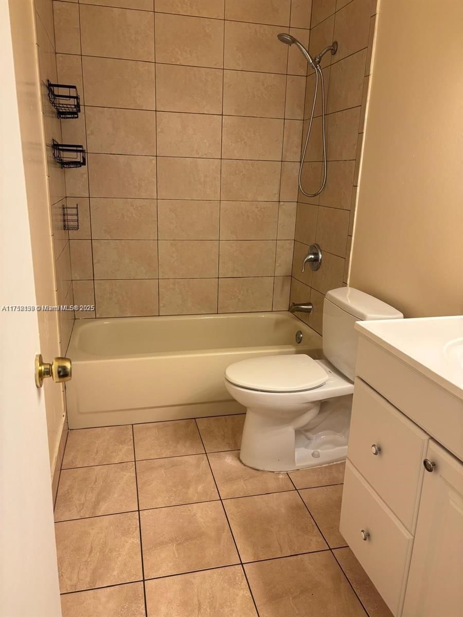 Real estate property located at 8005 Lagos De Campo Blvd L-4, Broward, Sandpebbles Townhouse, Tamarac, FL