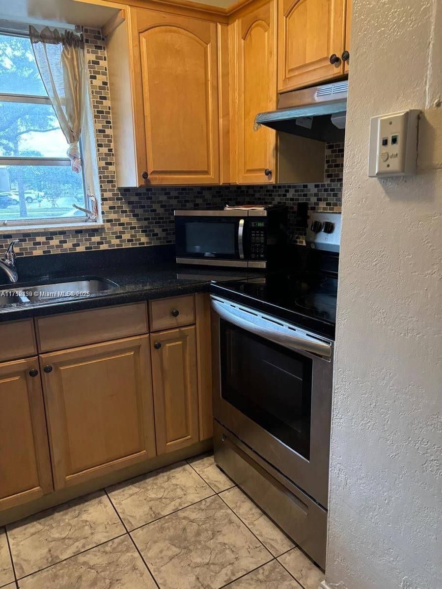 Real estate property located at 8005 Lagos De Campo Blvd L-4, Broward, Sandpebbles Townhouse, Tamarac, FL