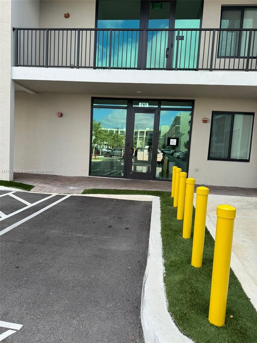 Real estate property located at 8001 41st St F-302, Miami-dade, Downtown Doral South Phas, Doral, FL