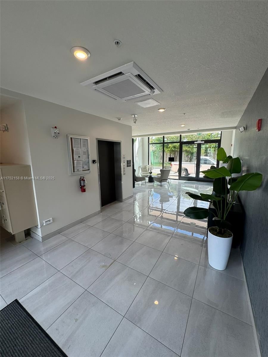 Real estate property located at 8001 41st St F-302, Miami-dade, Downtown Doral South Phas, Doral, FL